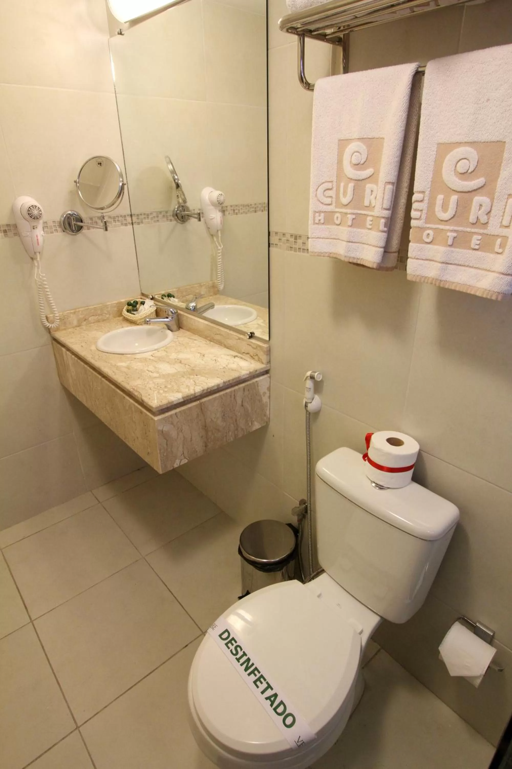 Bathroom in Hotel Curi Executive