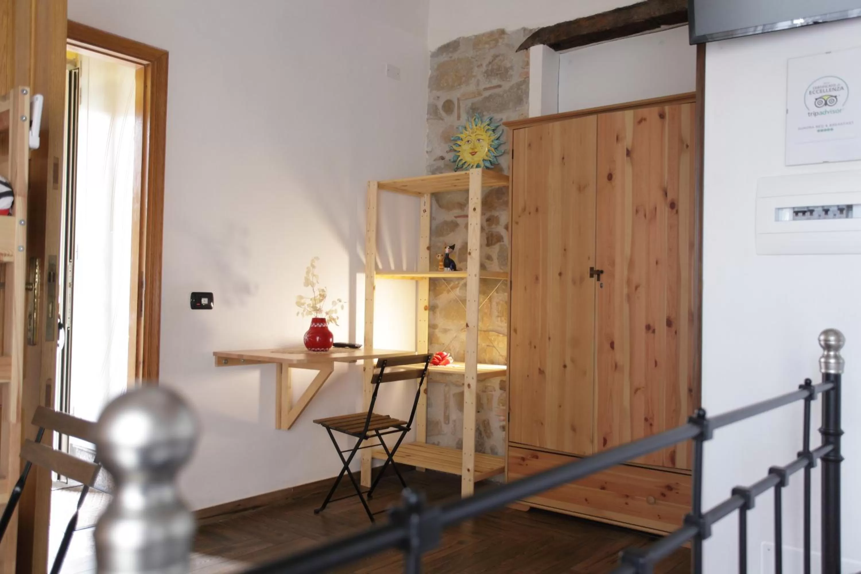 Photo of the whole room in Aurora