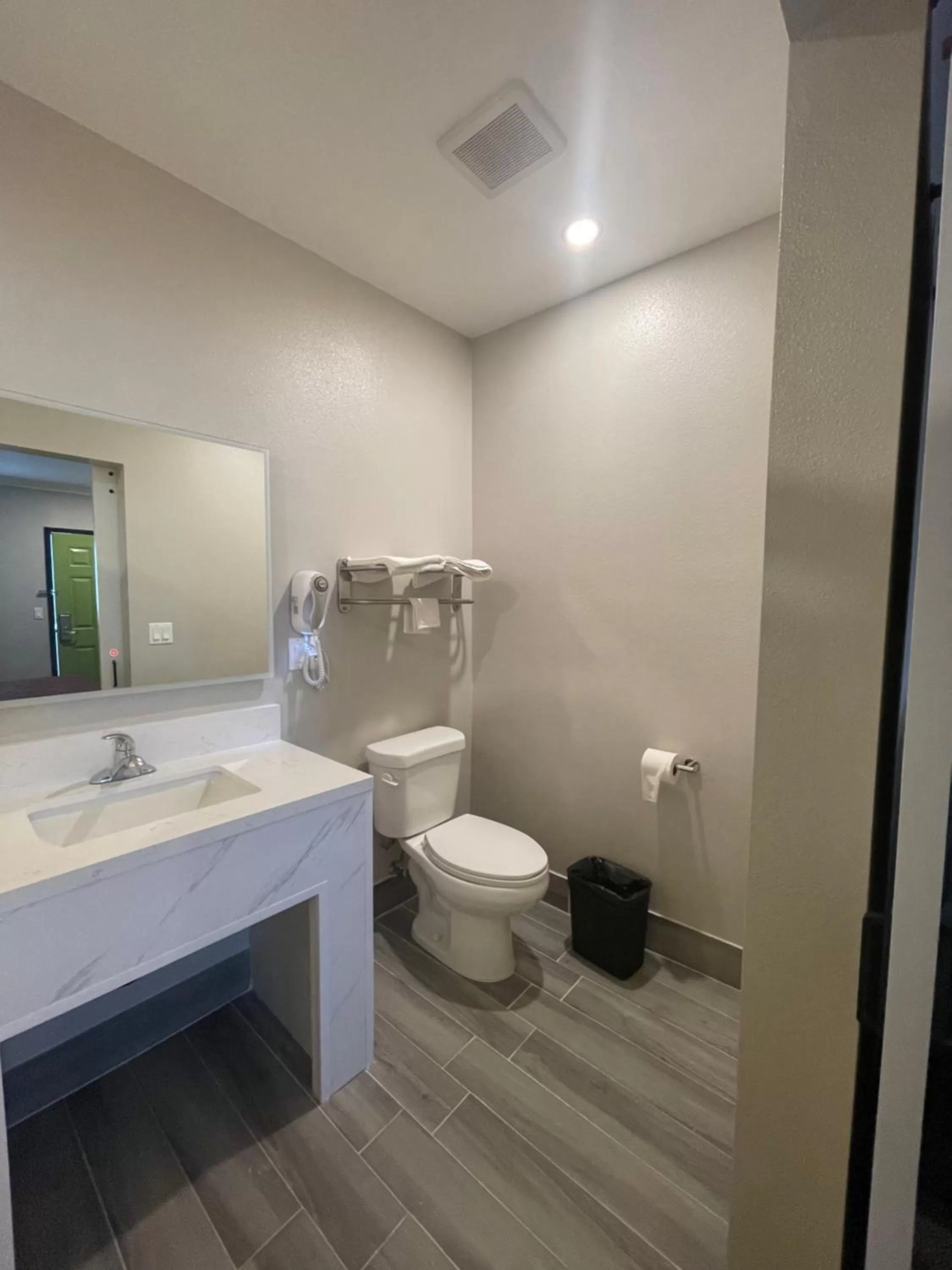 Toilet in Stadium Inn & Spas