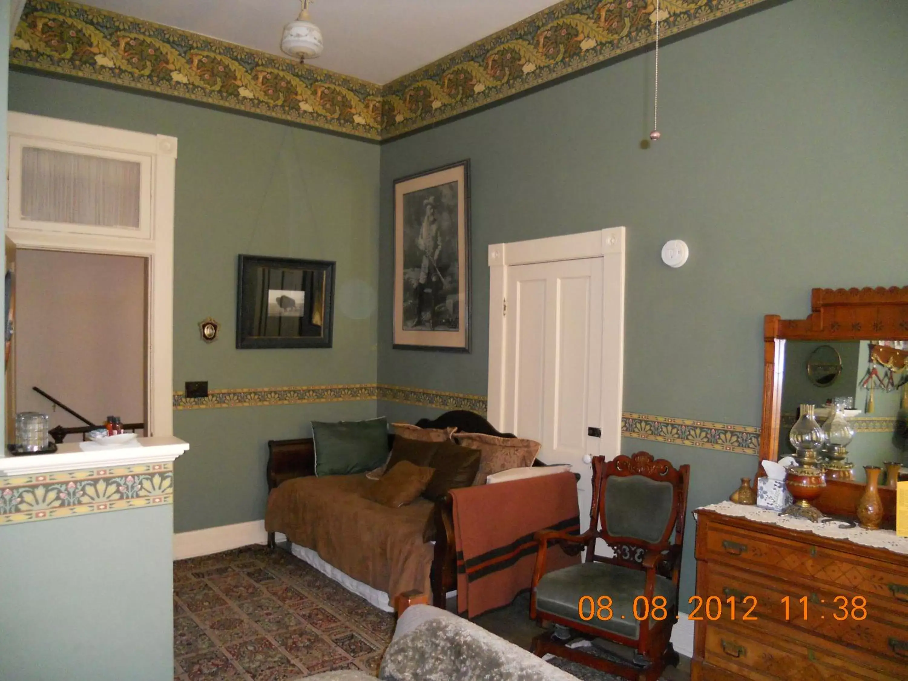 Deluxe Double or Twin Room in LandMark Inn at the Historic Bank of Oberlin Deluxe Double or Twin Room in LandMark Inn at the Historic Bank of Oberlin