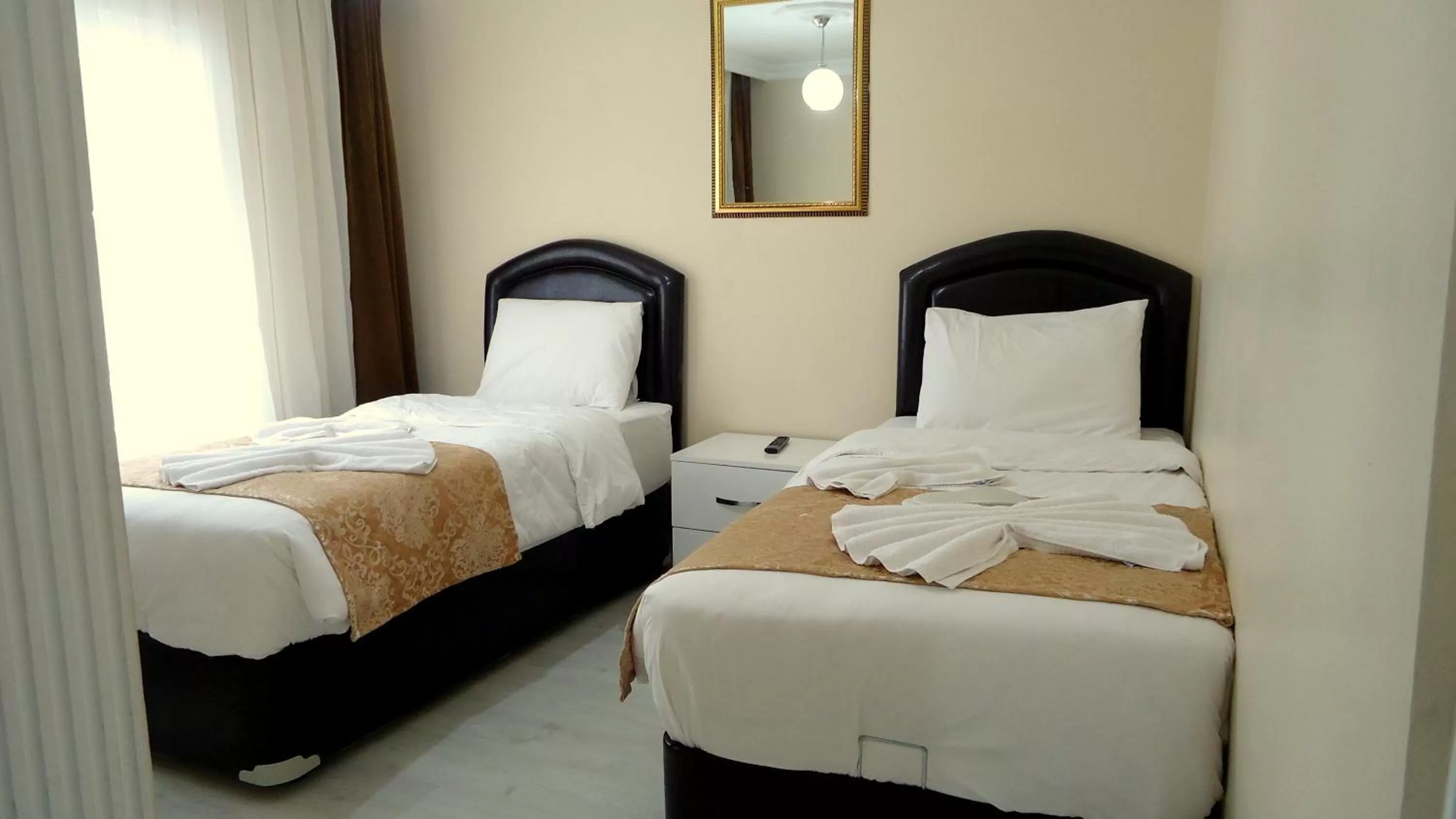 Photo of the whole room, Bed in Tolga Hotel