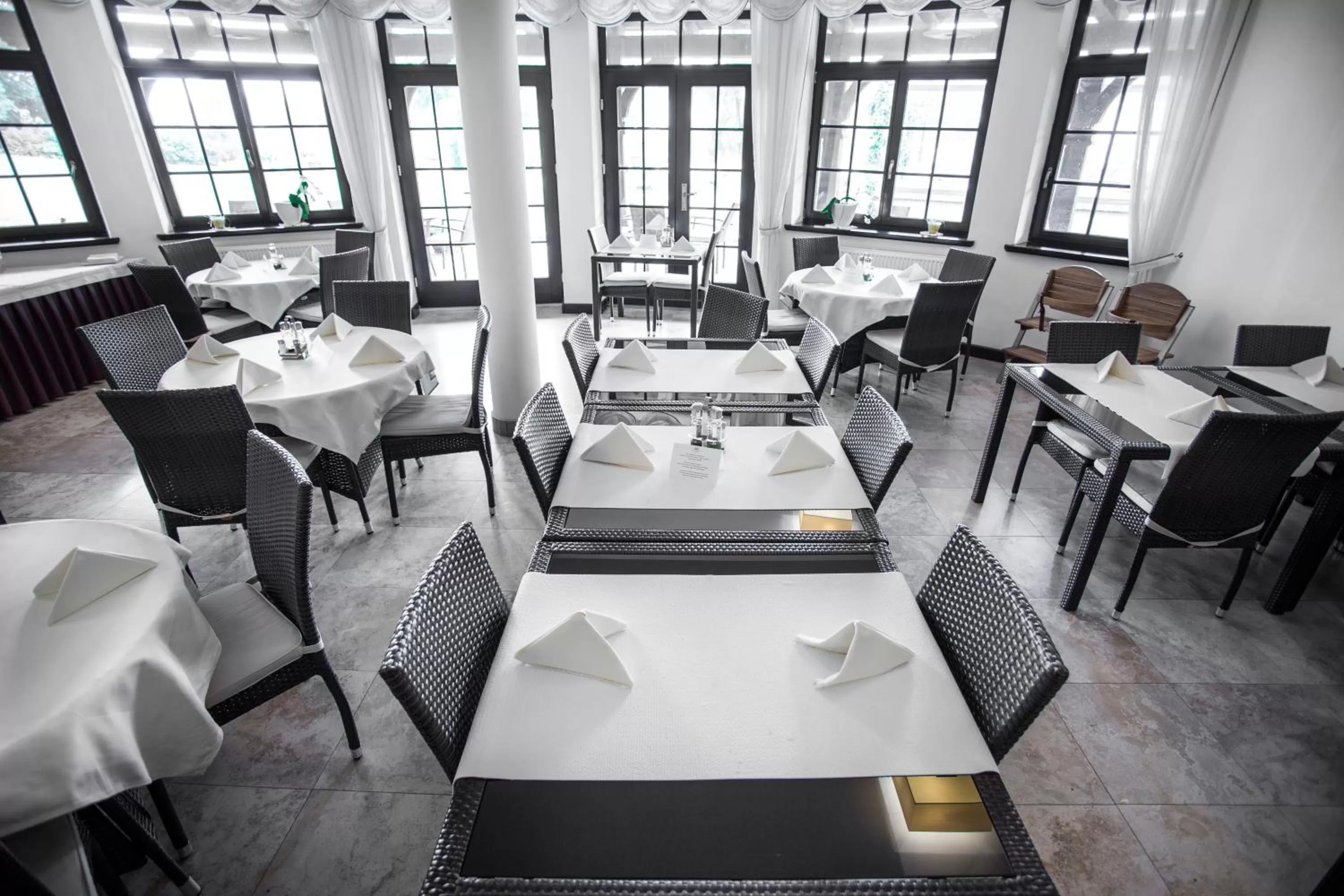 Restaurant/Places to Eat in Stary Tartak