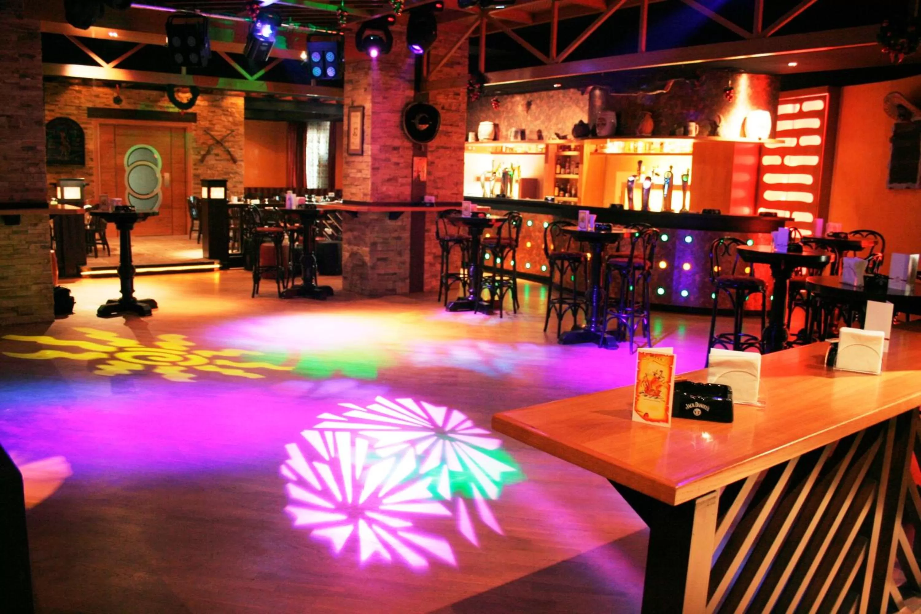 Nightclub / DJ in Marco Polo Hotel