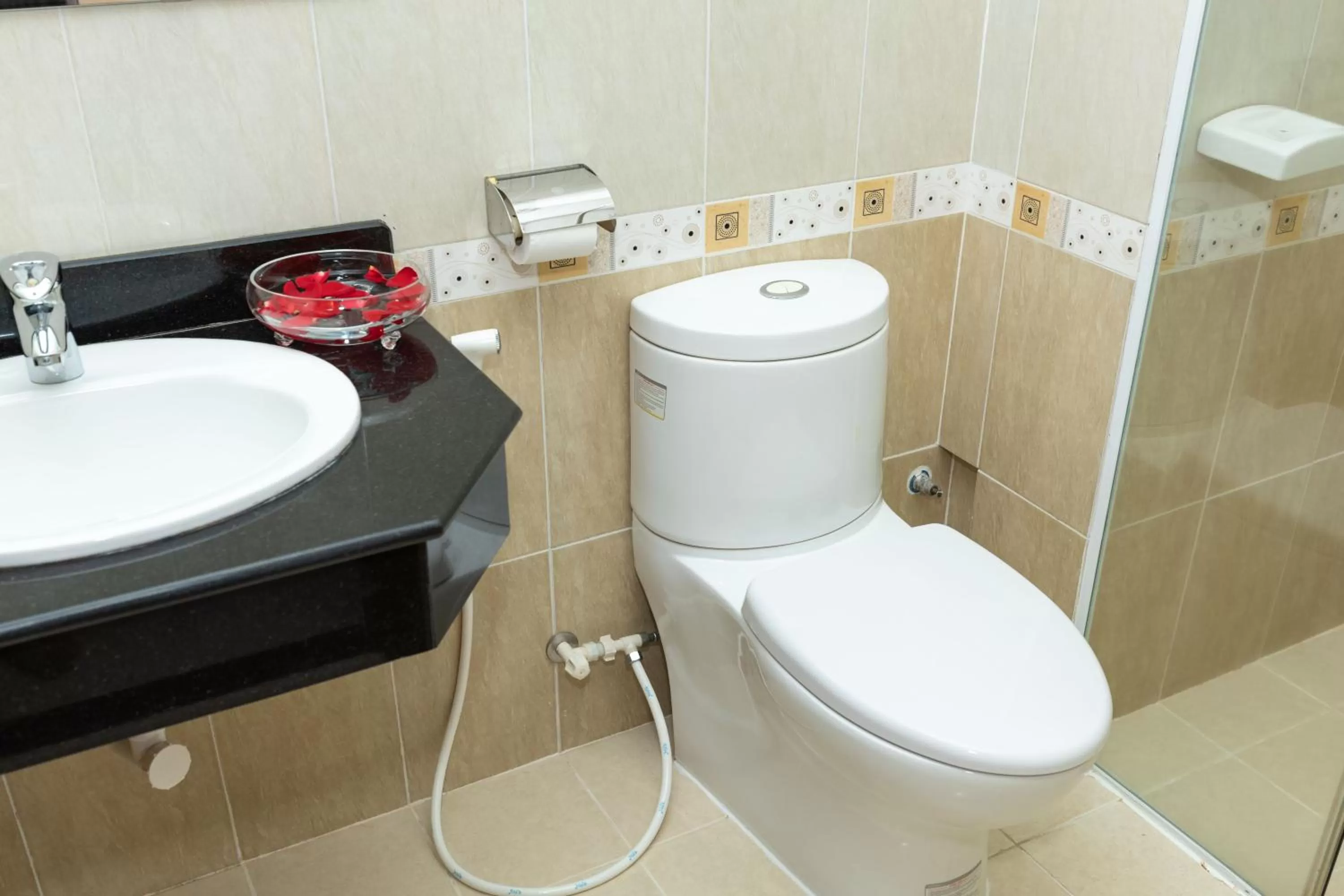 Toilet in Queen Garden Hotel & Apartment