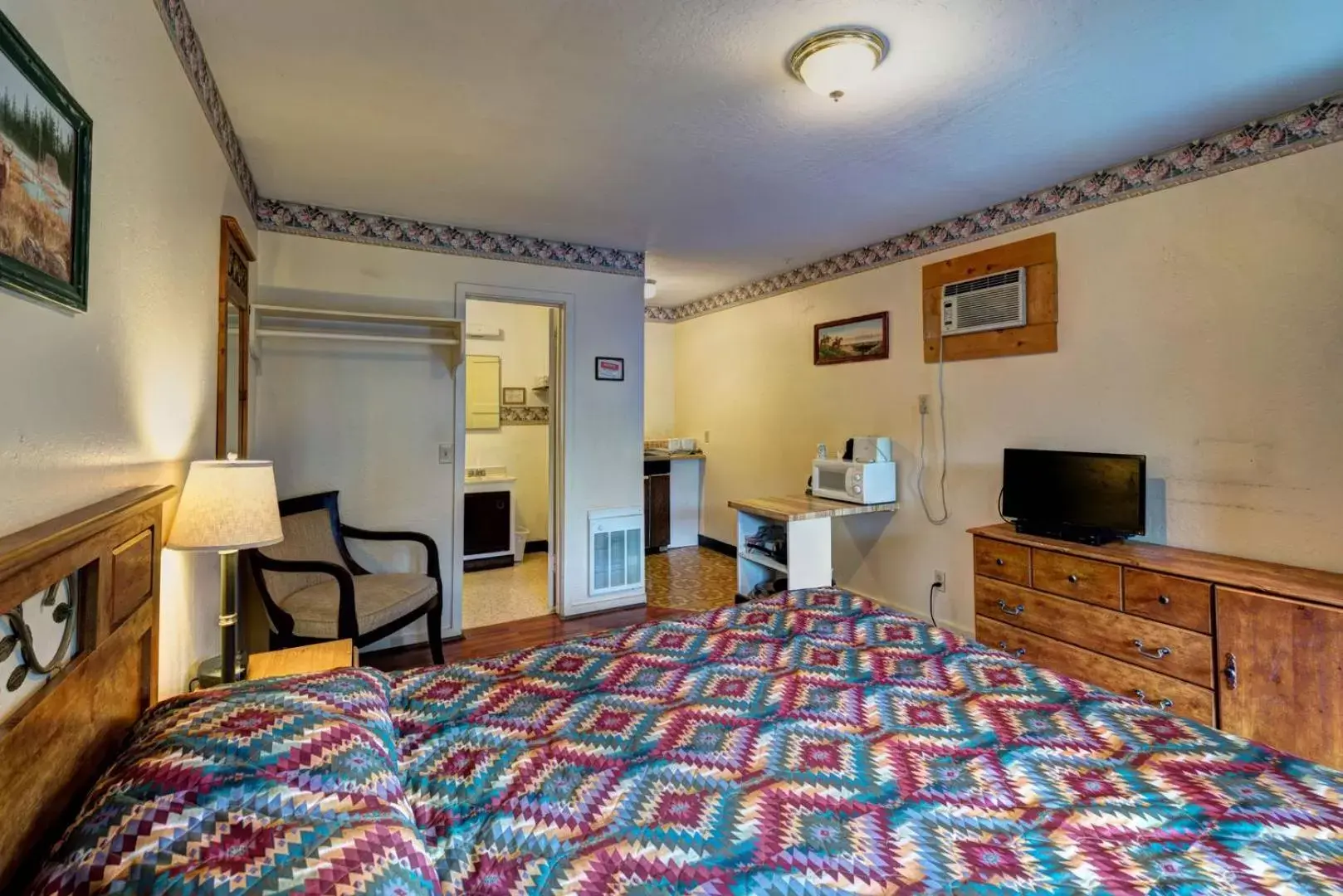 Deluxe Double Room in Lake Shasta Lodge Deluxe Double Room in Lake Shasta Lodge