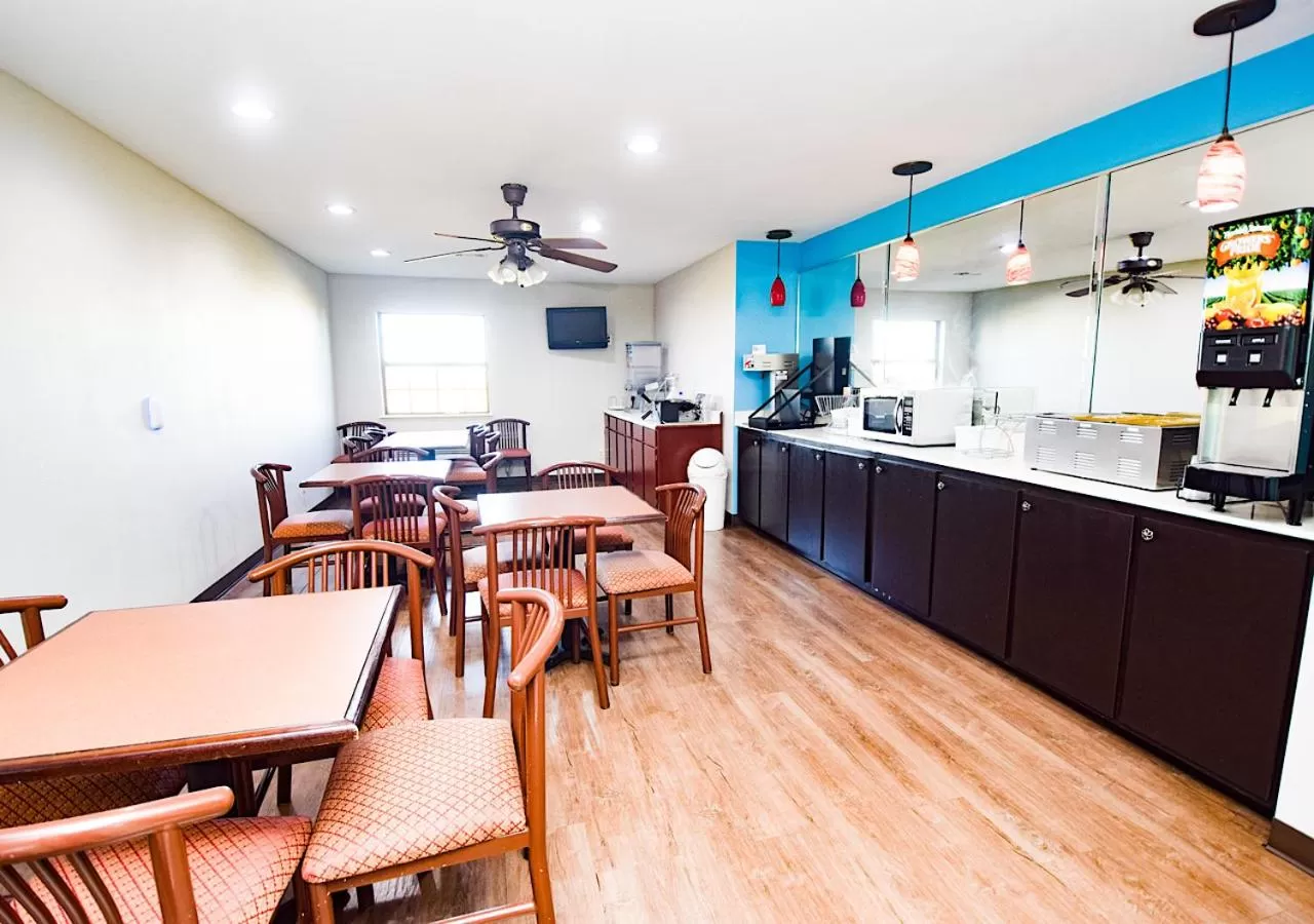 Breakfast in Super 8 by Wyndham Searcy AR