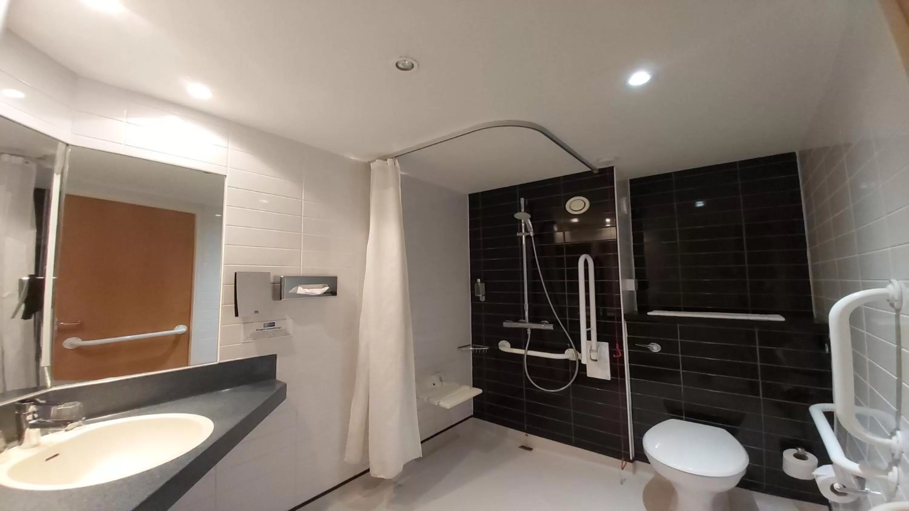 Bathroom in Holiday Inn Express York by IHG
