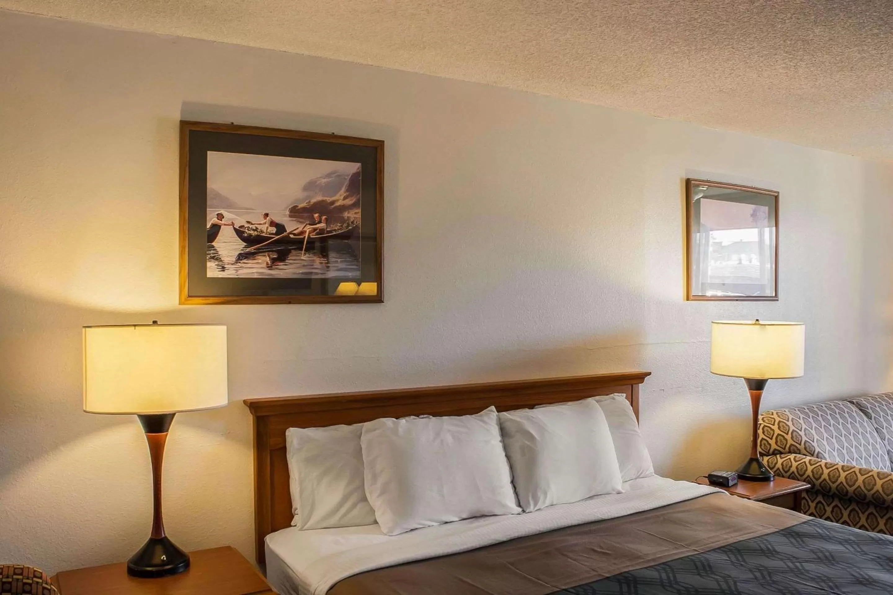 Photo of the whole room in Econo Lodge Inn & Suites Hoquiam