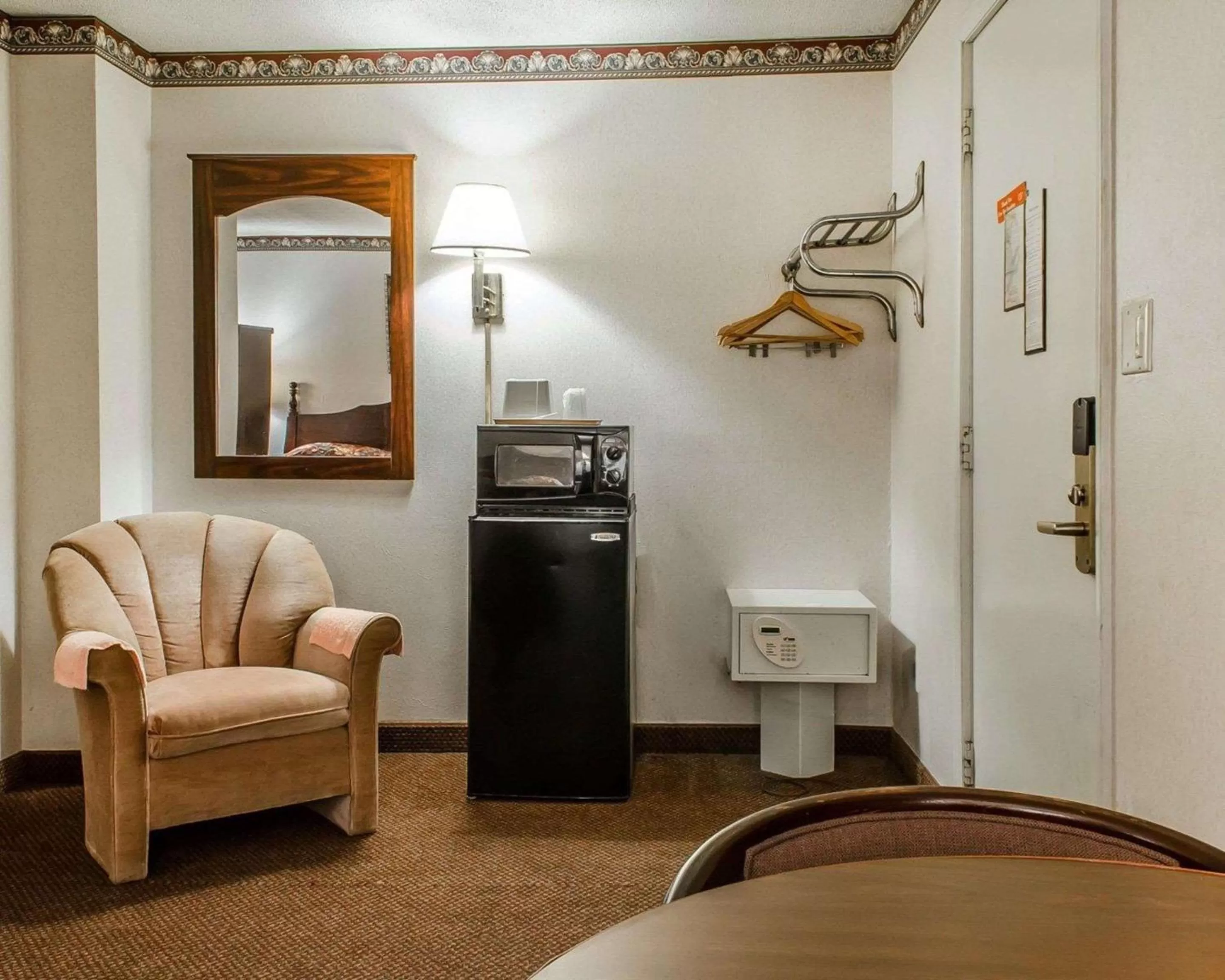 Photo of the whole room in Econo Lodge Frackville