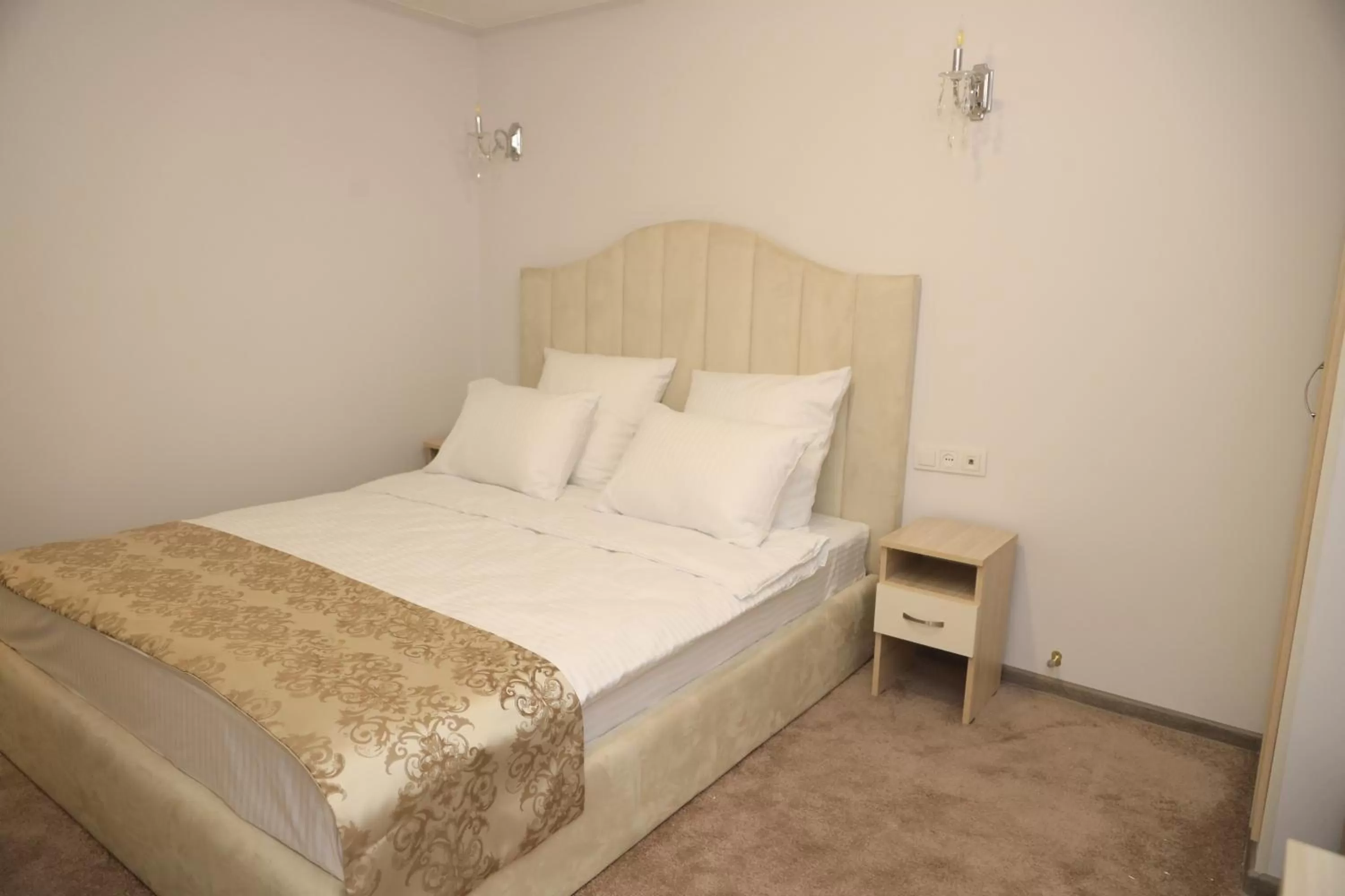 Bed in DeLin Hotel And Tours