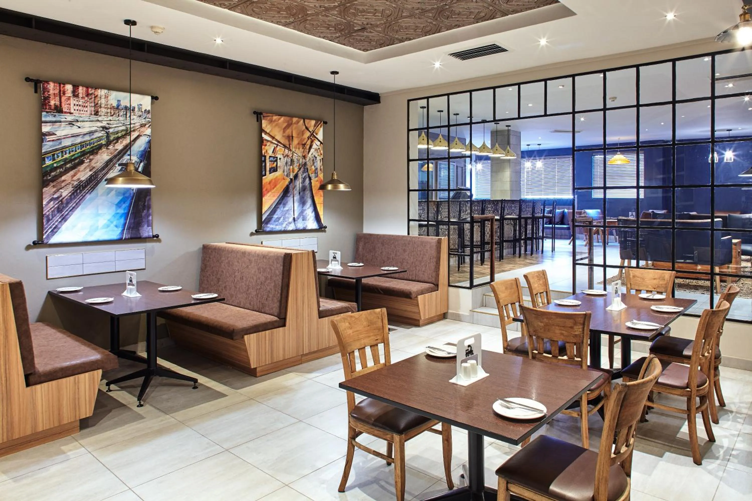 Restaurant/places to eat in Garden Court Milpark, Johannesburg