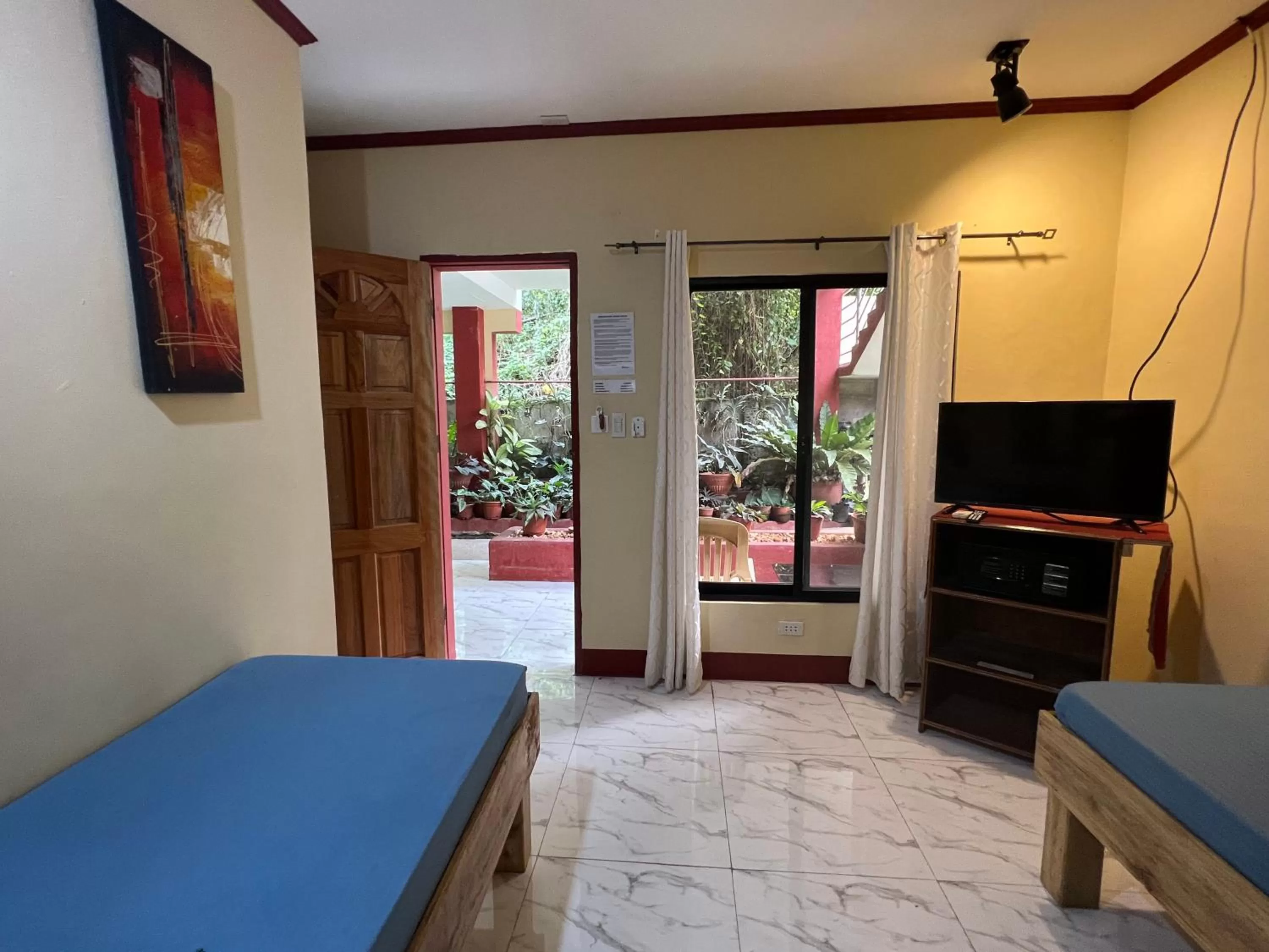 Photo of the whole room in One 4 Da Road