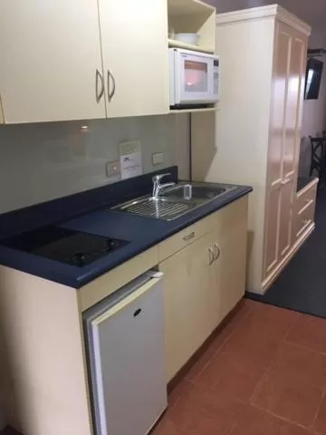 Kitchen or kitchenette in Baycrest Thermal Lodge