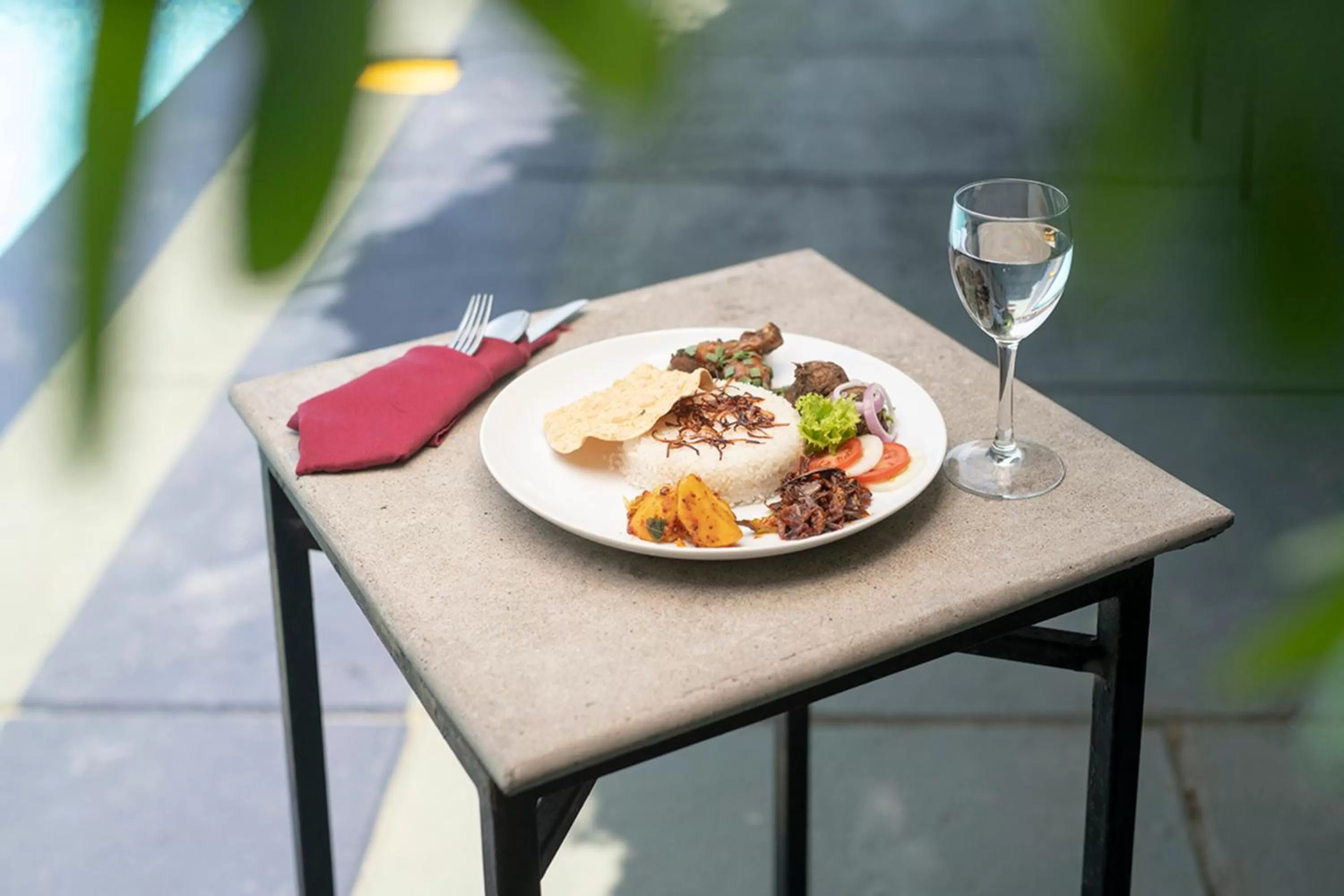 Food and drinks in Lavendish Lake Giritale - Former Giritale Hotel