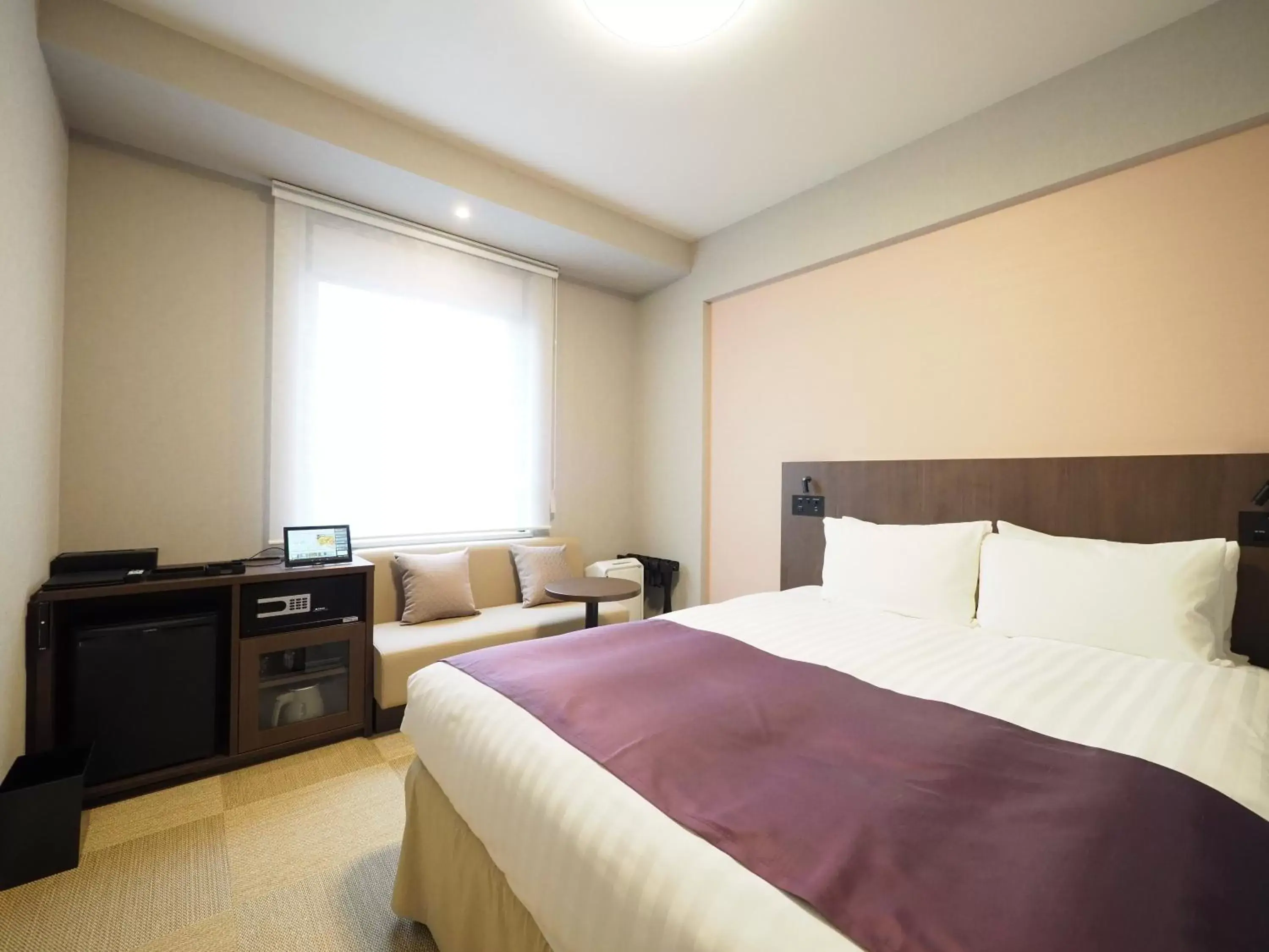 Moderate Double Room with Shower in Hiyori Hotel Osaka Namba Station Moderate Double Room with Shower in Hiyori Hotel Osaka Namba Station