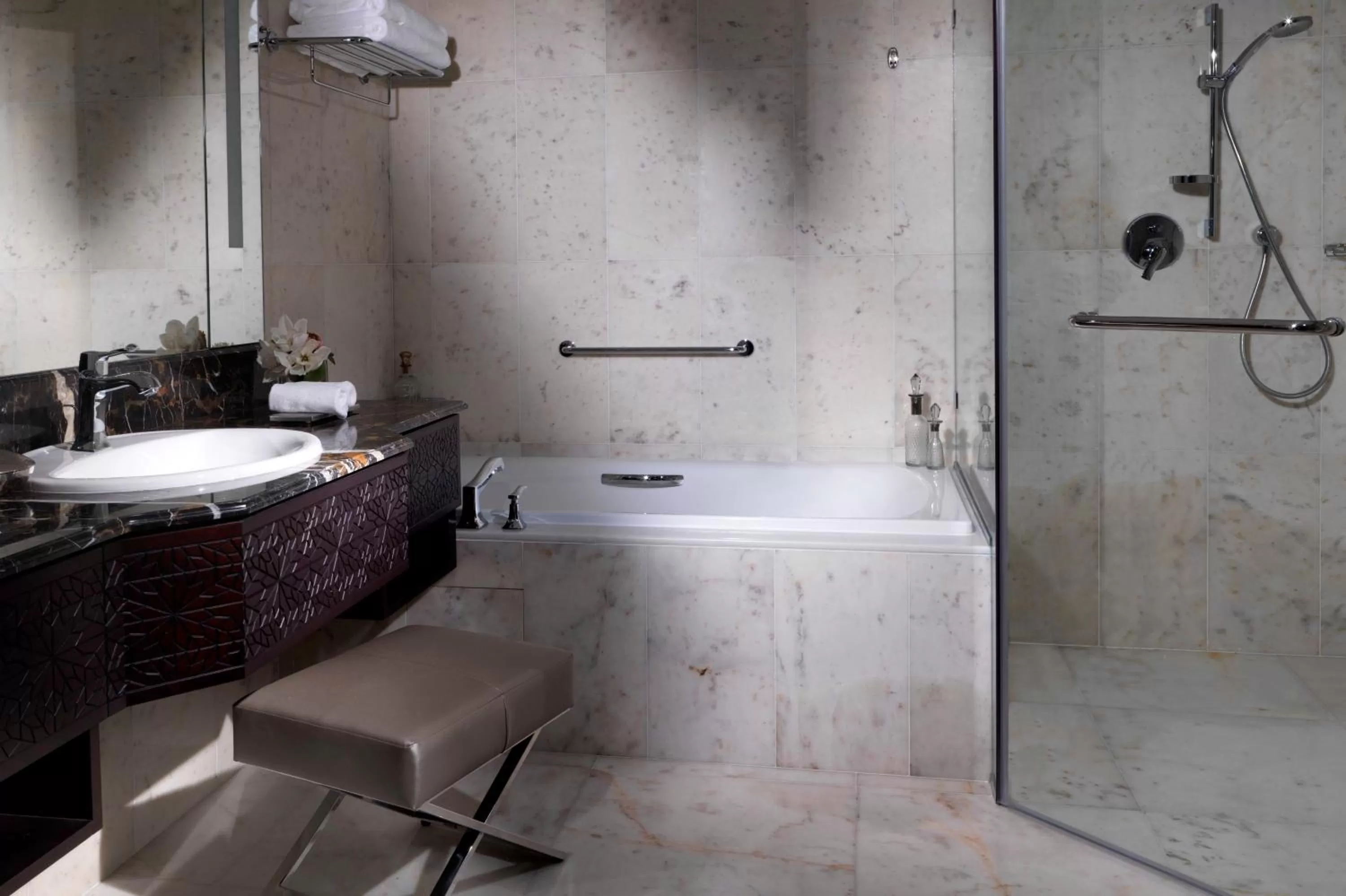 Shower in Bab Al Qasr Hotel