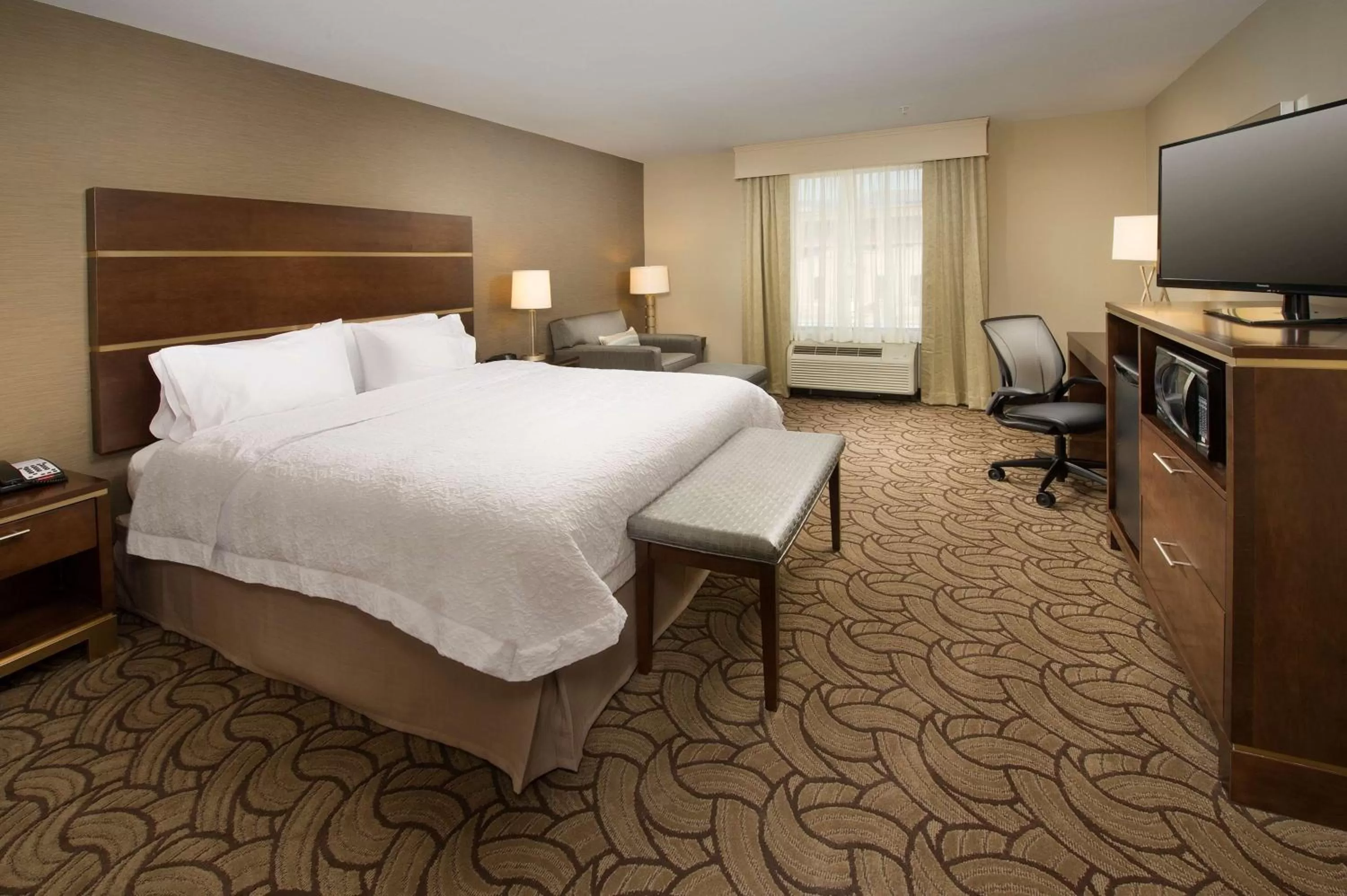 King Room with Bath Tub - Hearing Access/Non-Smoking in Hampton Inn & Suites San Antonio-Downtown/Market Square