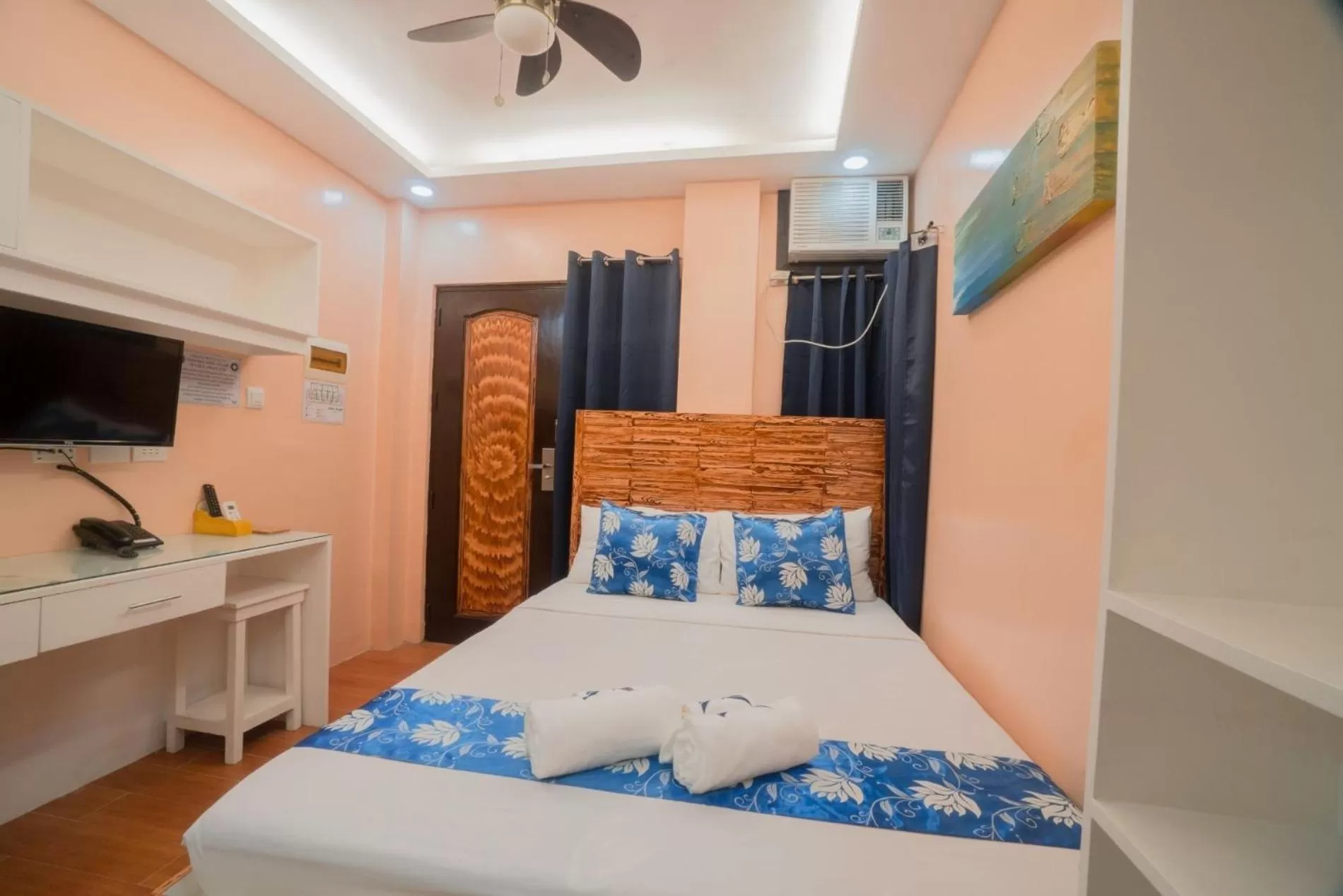 TV and multimedia, Bed in Skylodge Resort