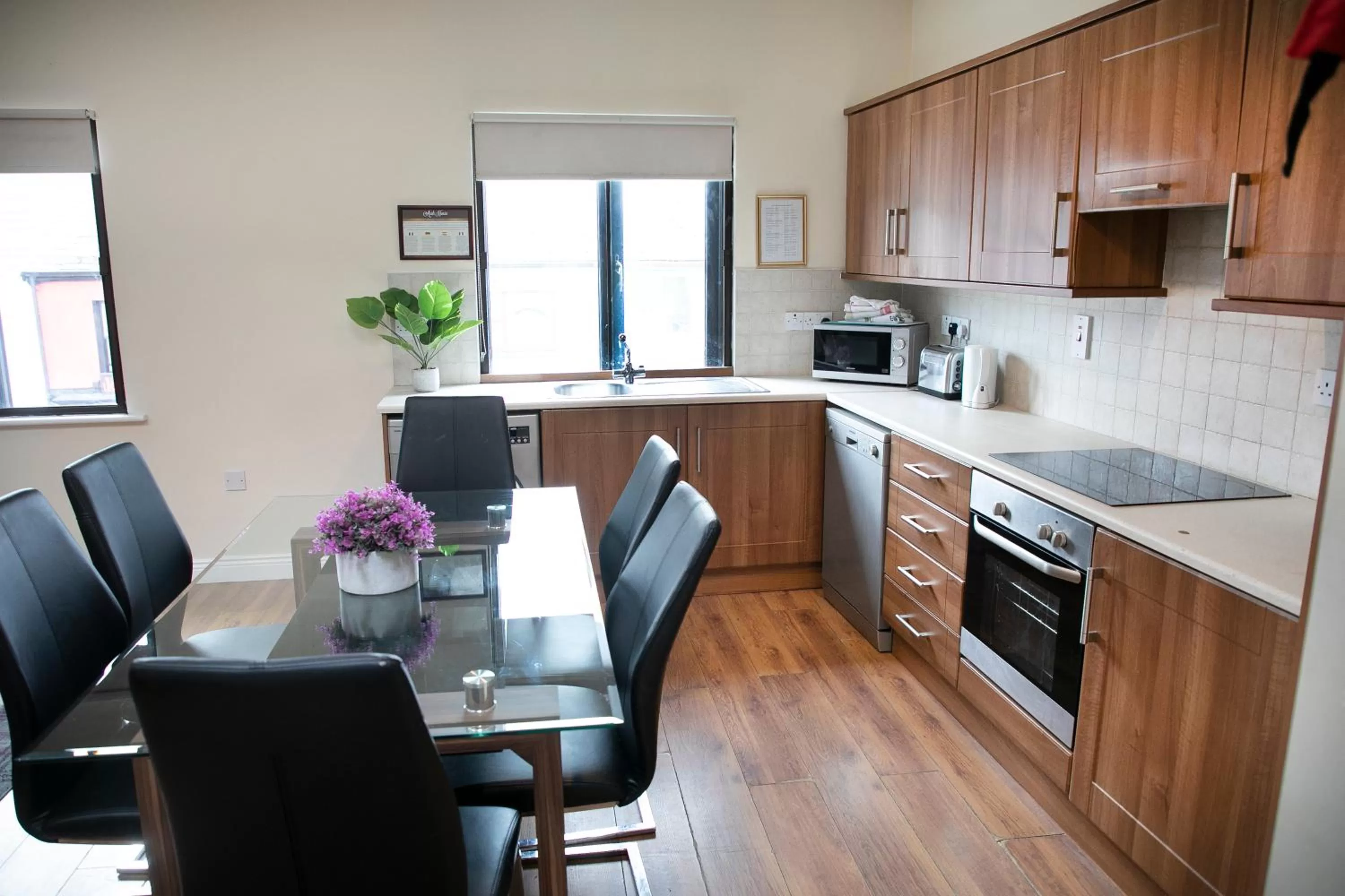 Kitchen or kitchenette in Arch House B&B & Apartments