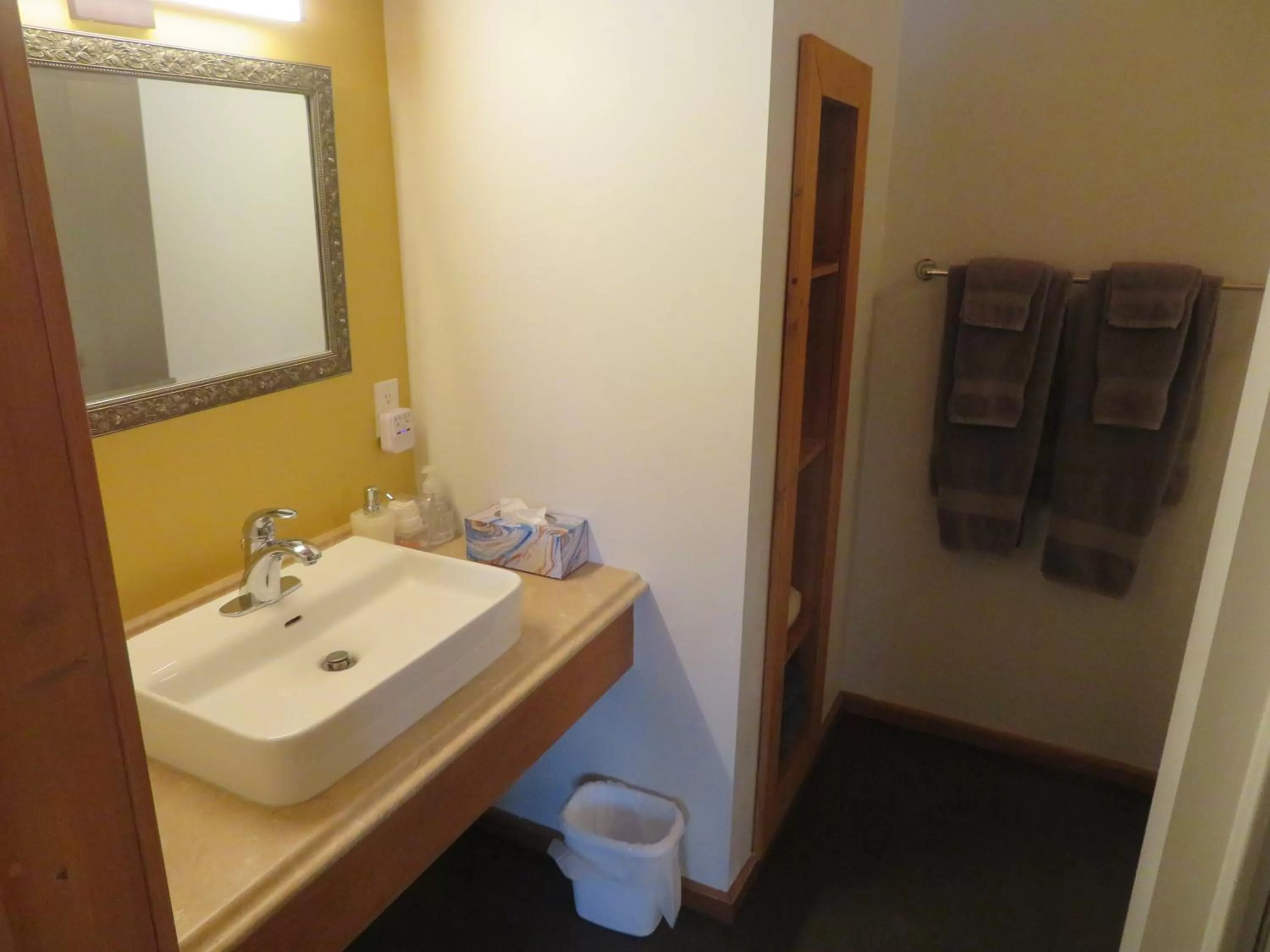 Alpenglow Bed and Breakfast