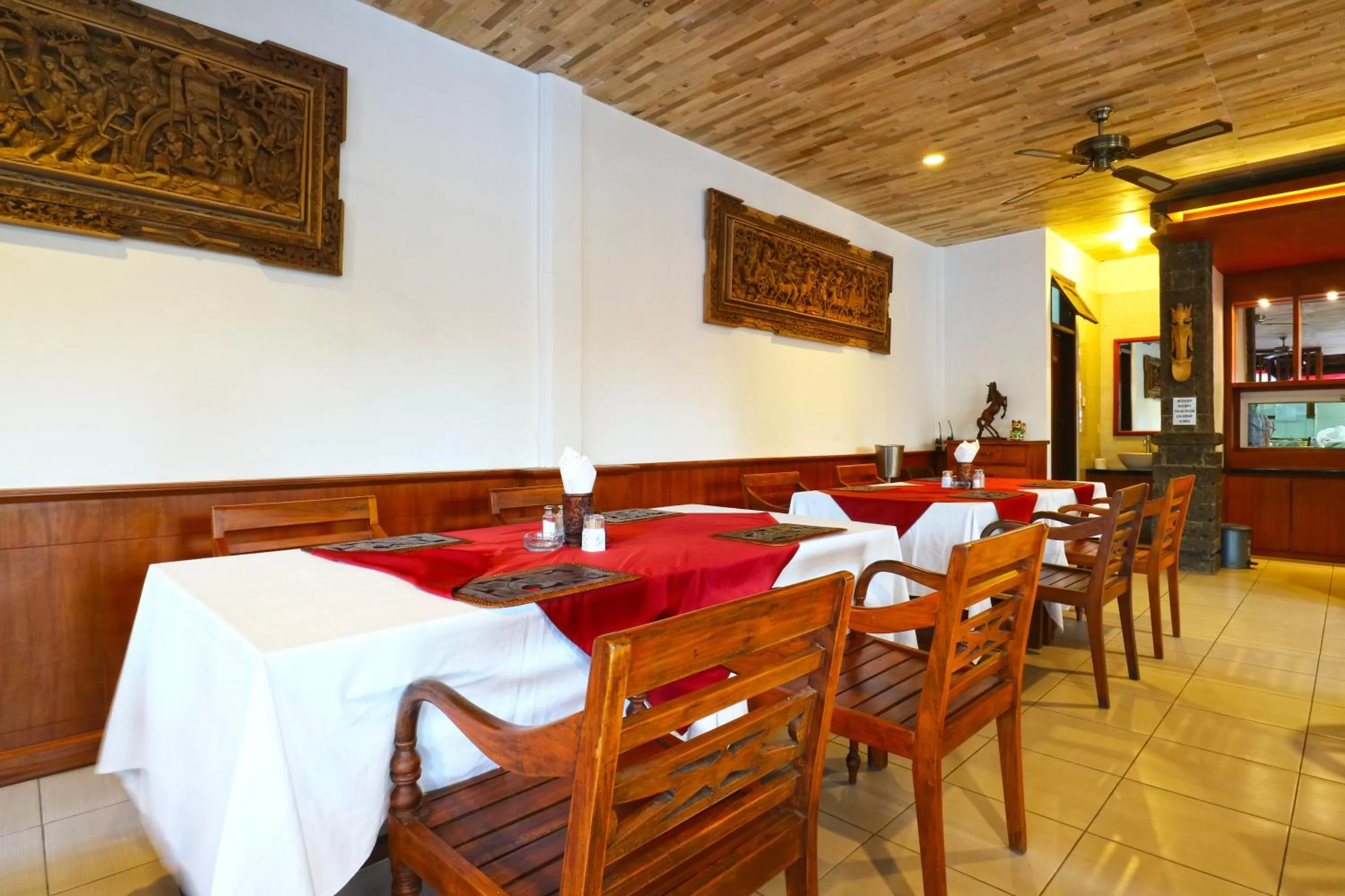 Restaurant/places to eat in Hotel Sinar Bali Legian