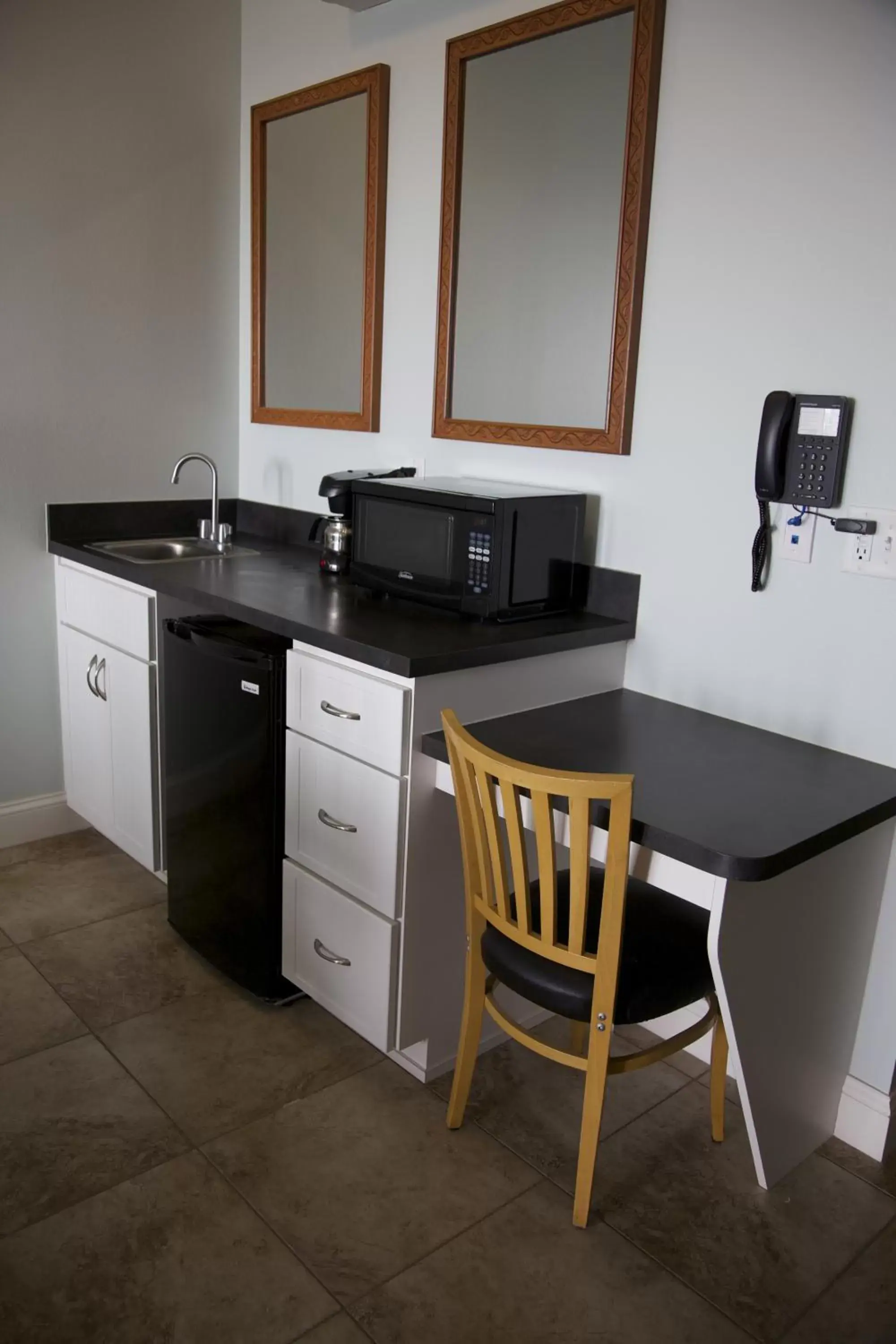 King Room - Disability Access in Key West Resort - Lake Dora King Room - Disability Access in Key West Resort - Lake Dora