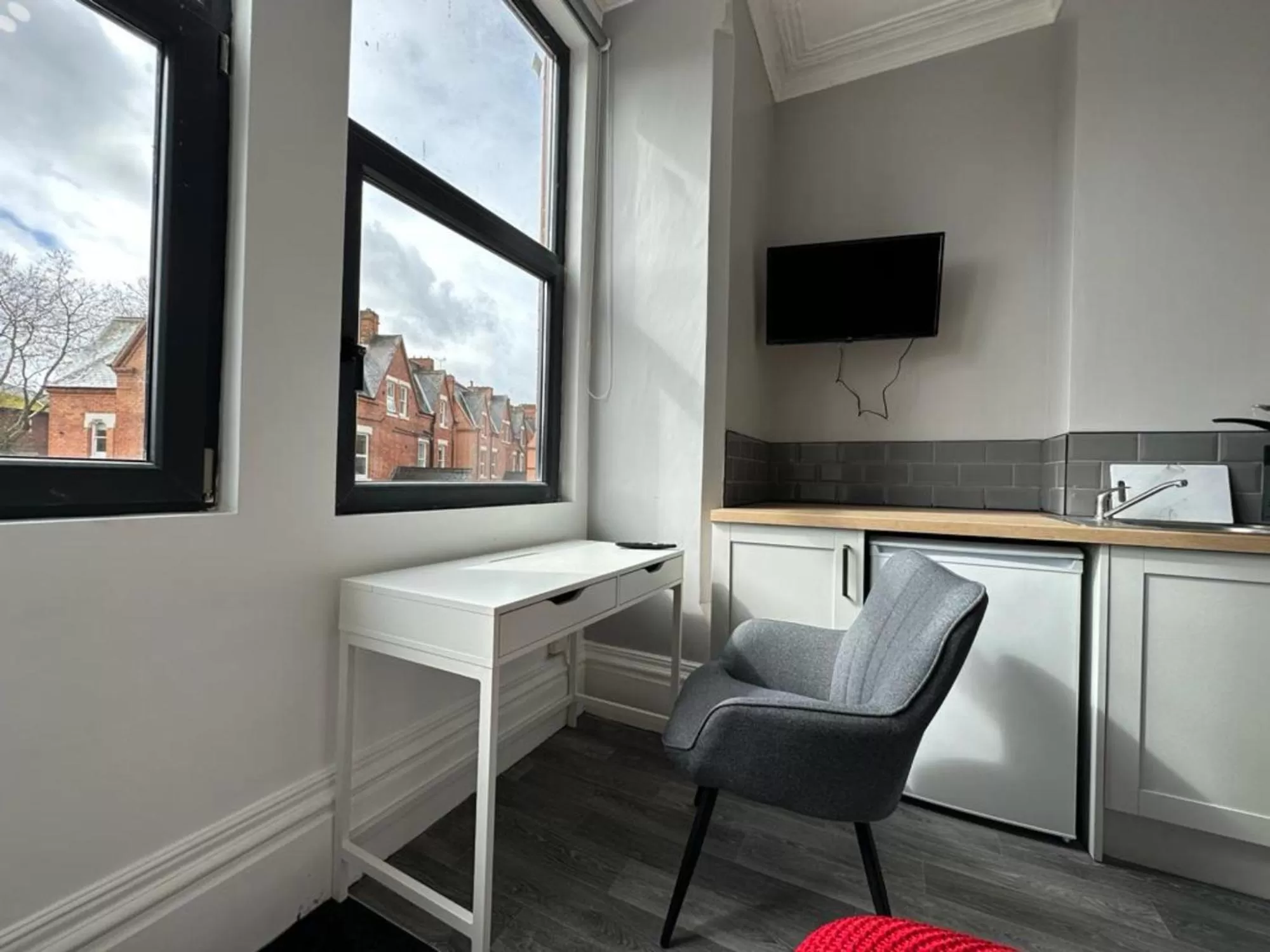 TV/Entertainment Center in The Fishpond - Premier Nottingham Studios