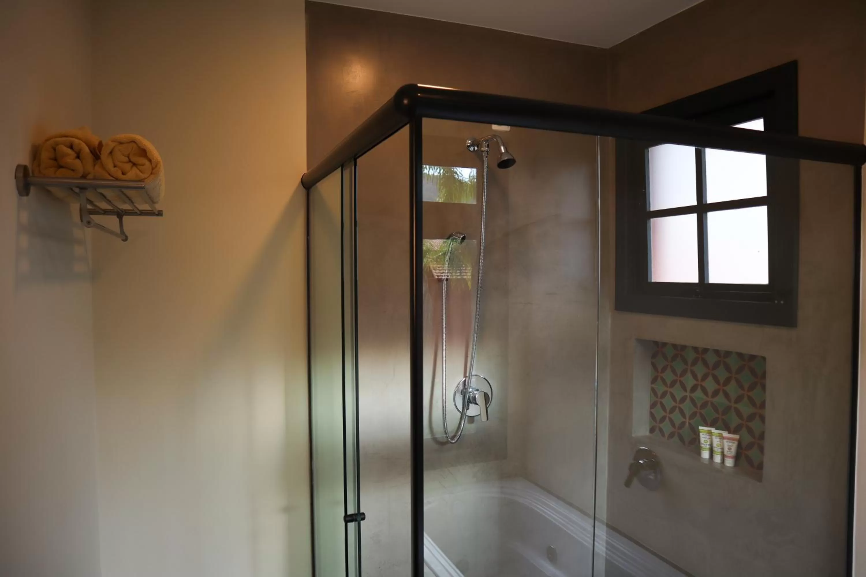 Shower, Bathroom in Janela de Marcia Bed and Breakfast