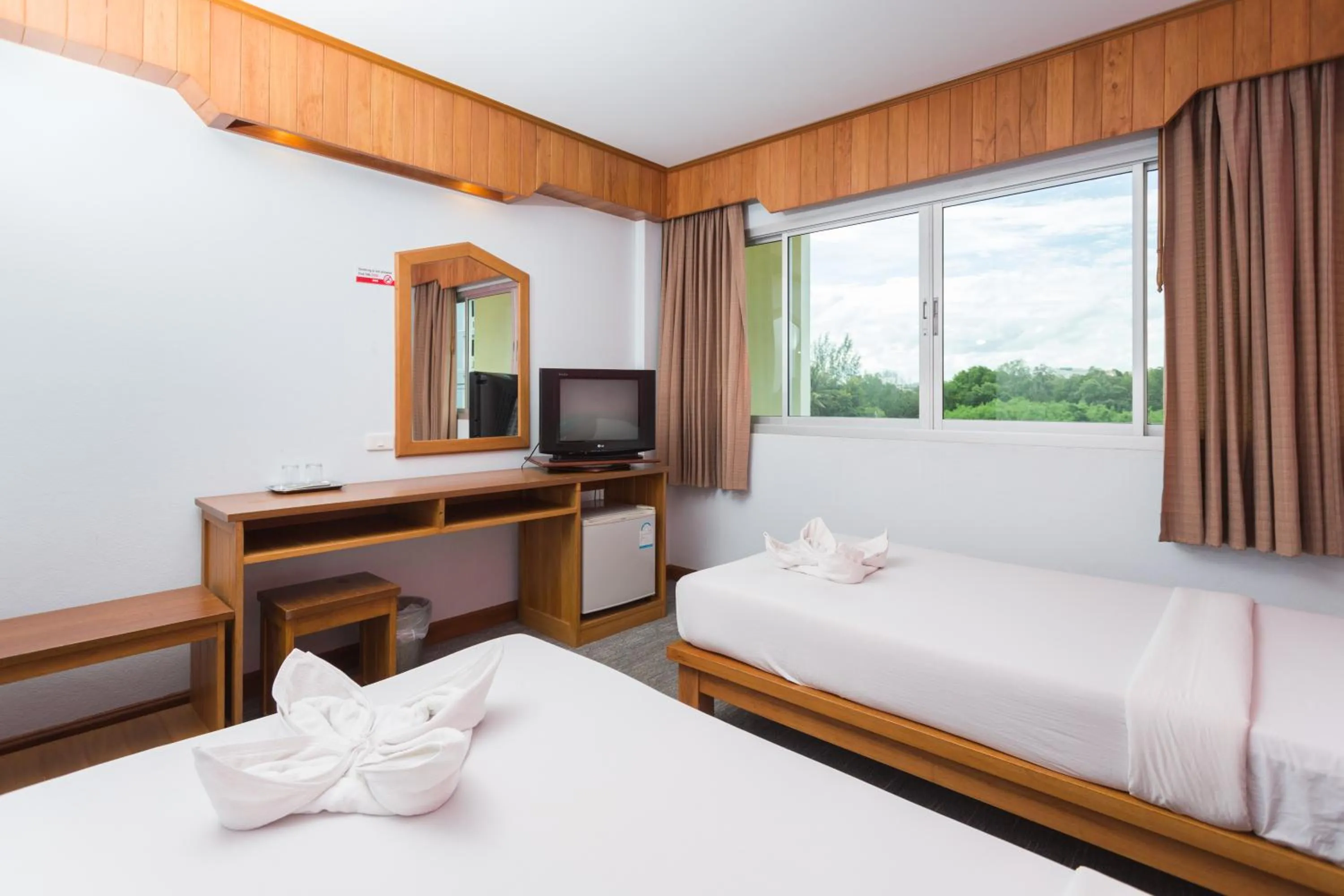 Day, Bed in Riverside Hotel