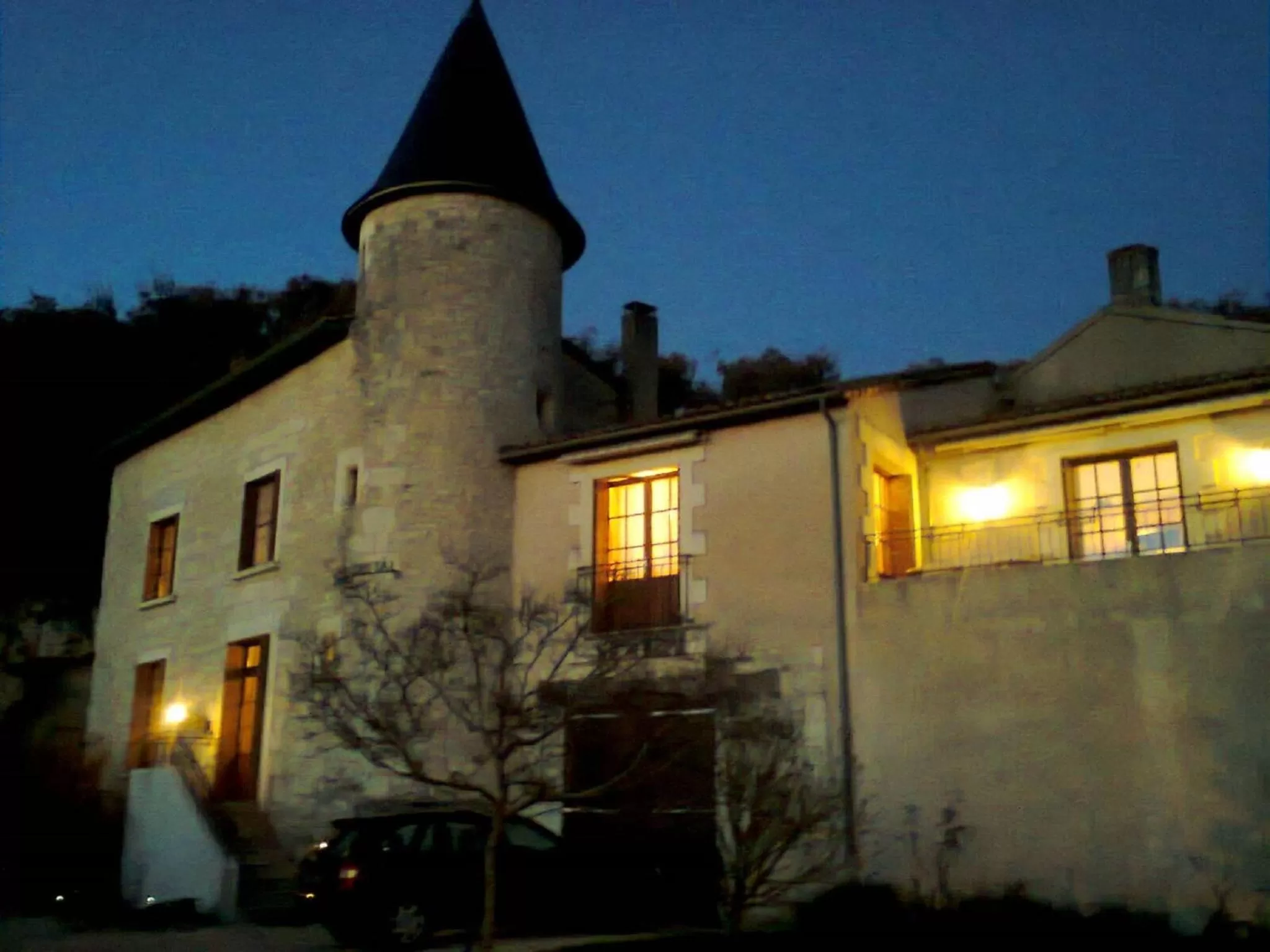 Facade/entrance, Property Building in Manoir Le Cristal - Futuroscope a petit prix , grandes chambres familiales 5-6 personnes ,