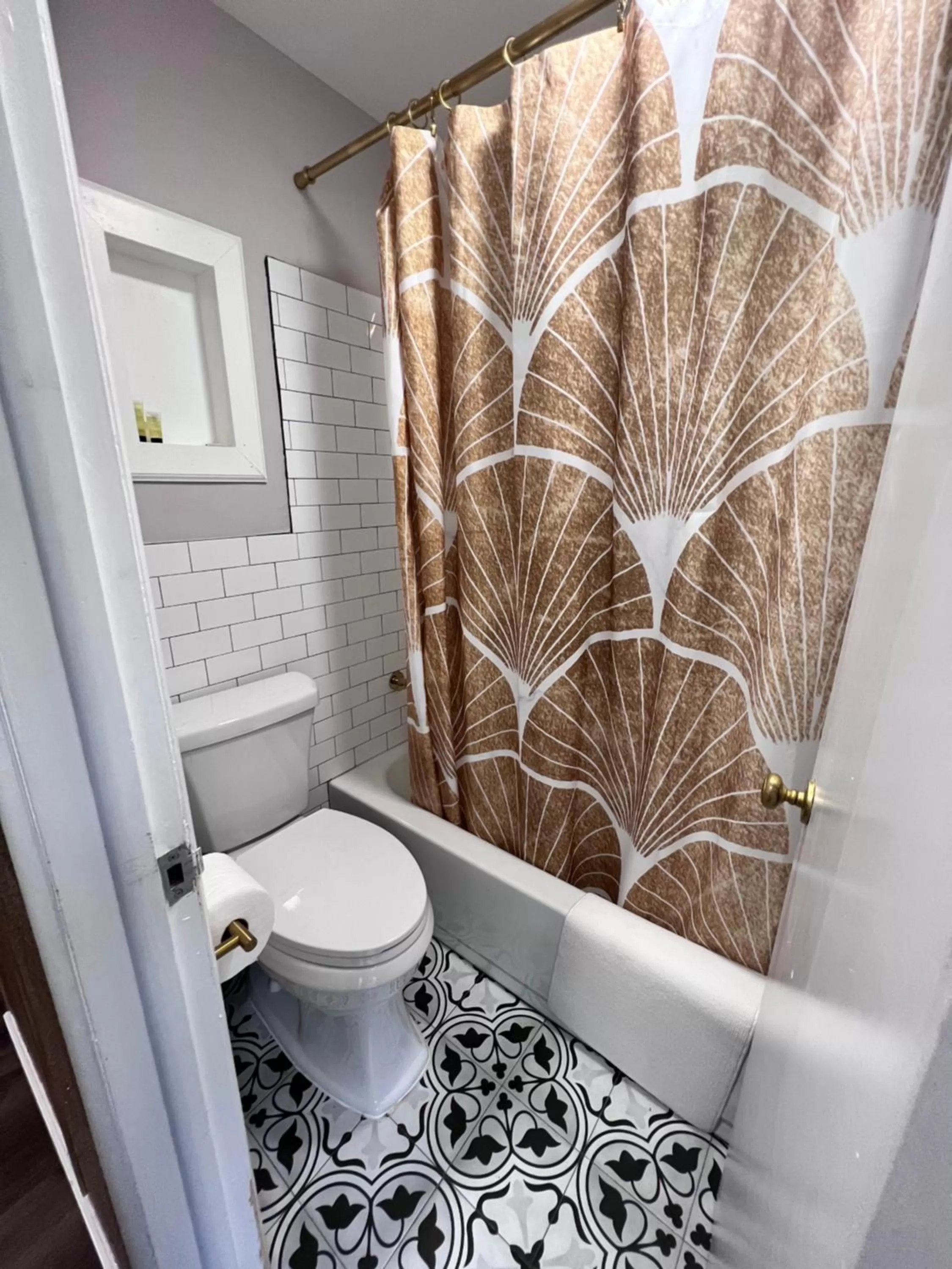 Bathroom in Great Gatsby Motel Inn