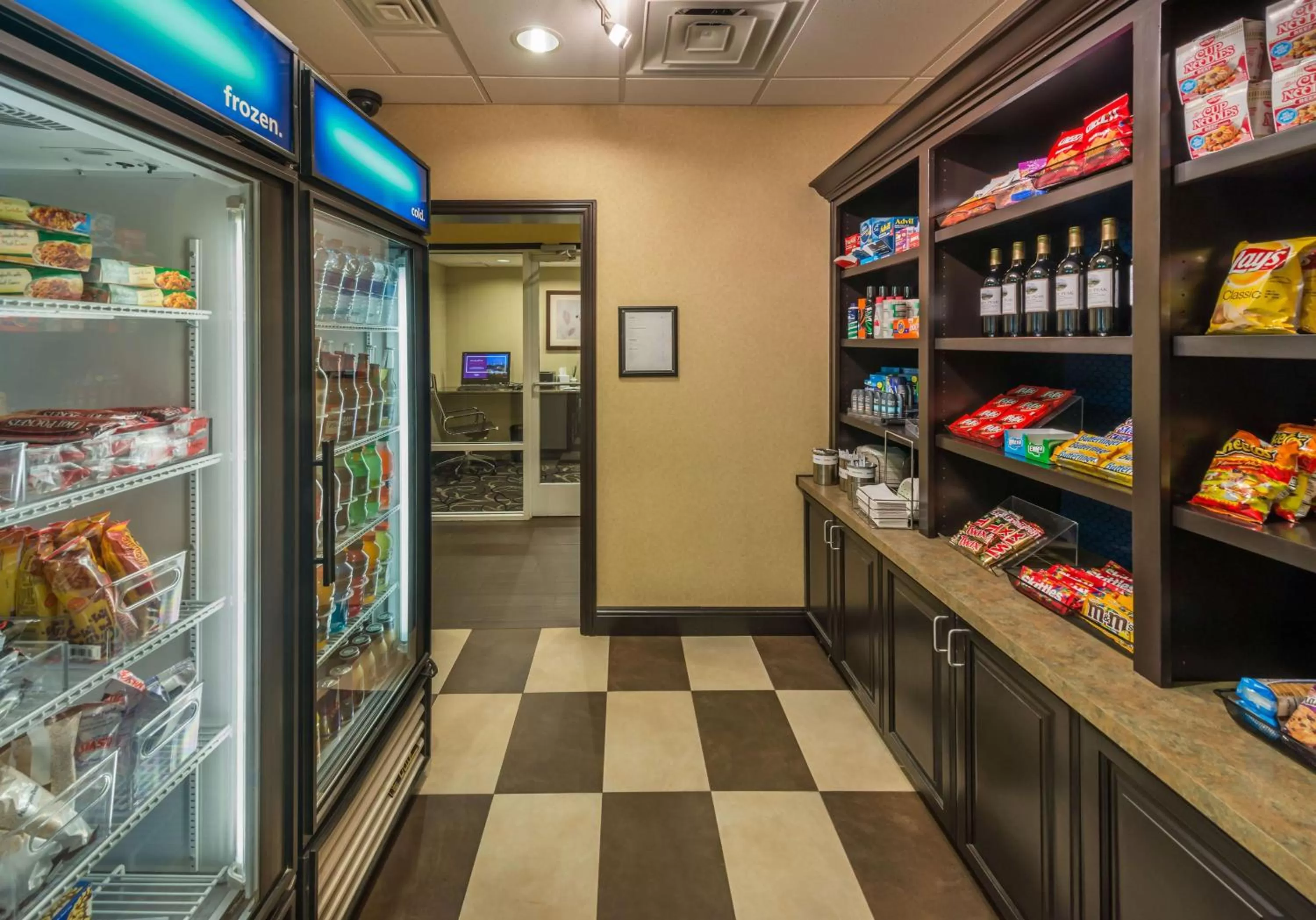 Restaurant/places to eat in Hampton Inn & Suites Reno