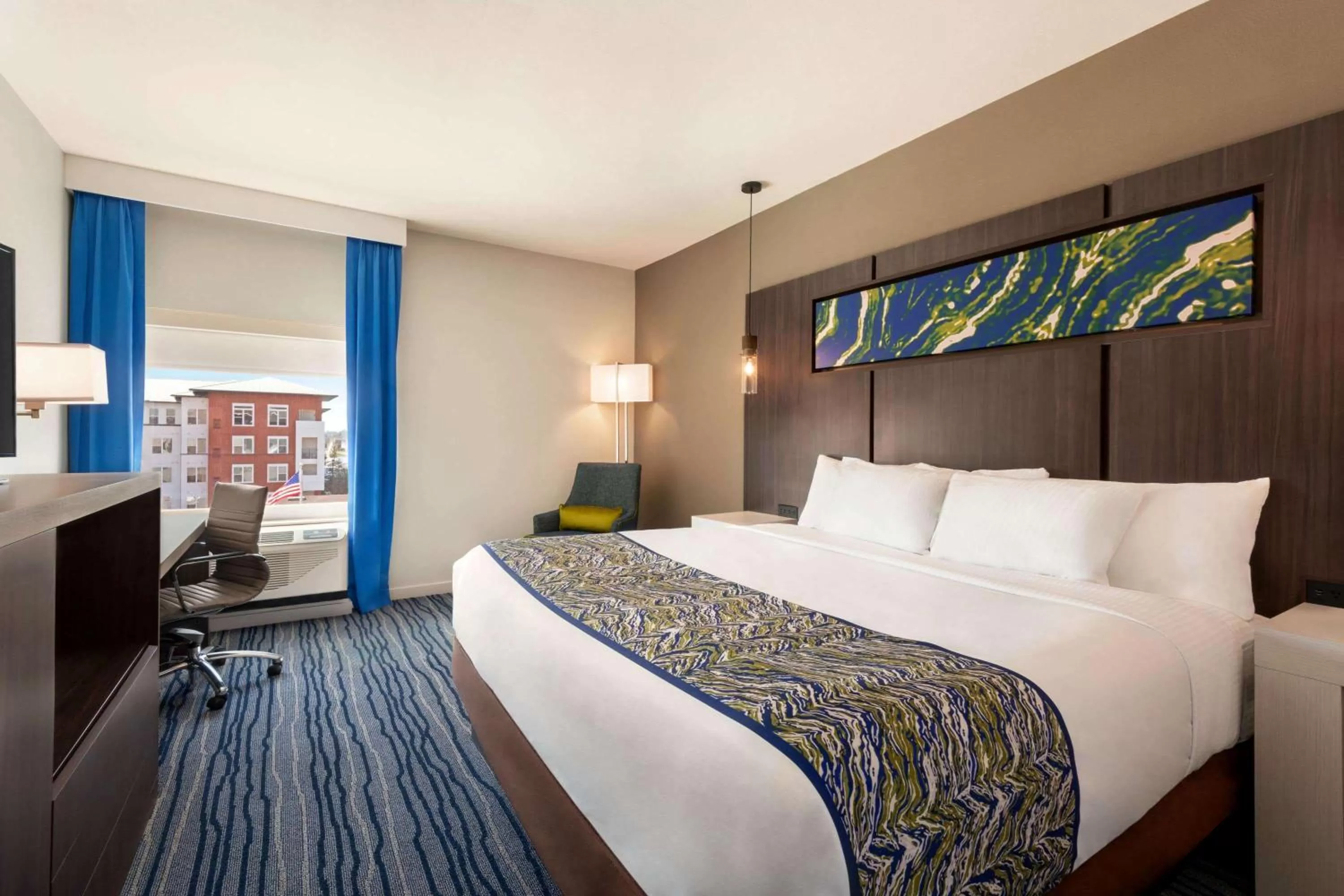 Photo of the whole room, Bed in La Quinta Inn & Suites by Wyndham Orlando I-Drive Theme Parks
