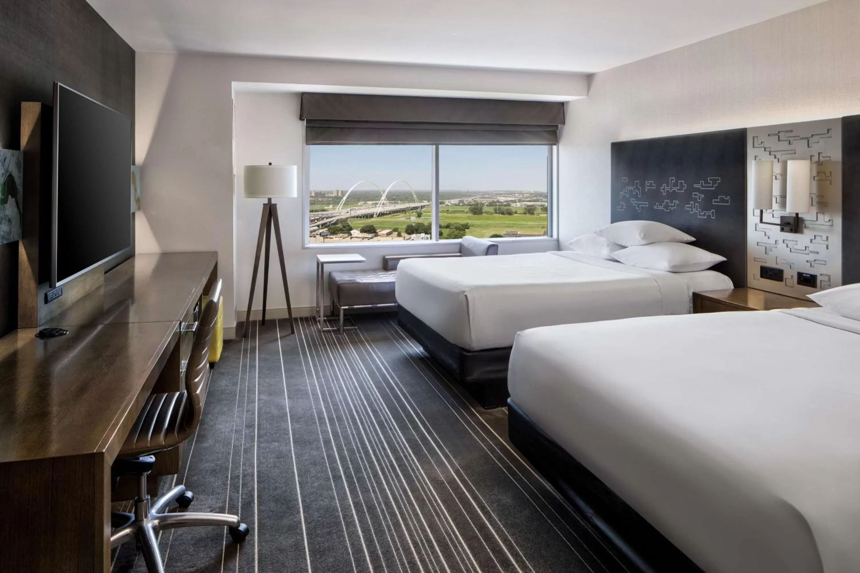 Photo of the whole room, Bed in Hyatt Regency Dallas