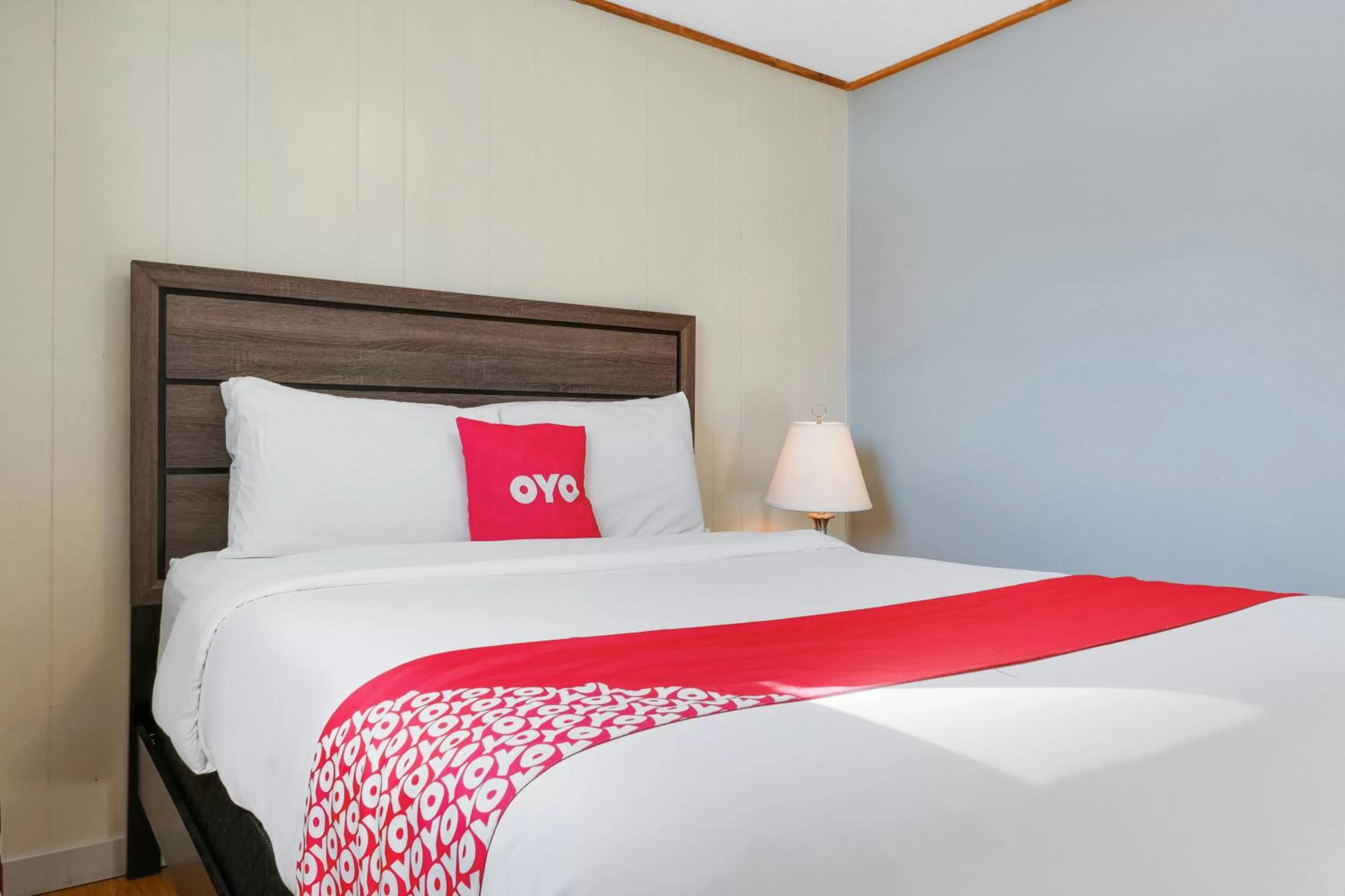 Bed in Hotel Bethel - Fort MacLeod, AB