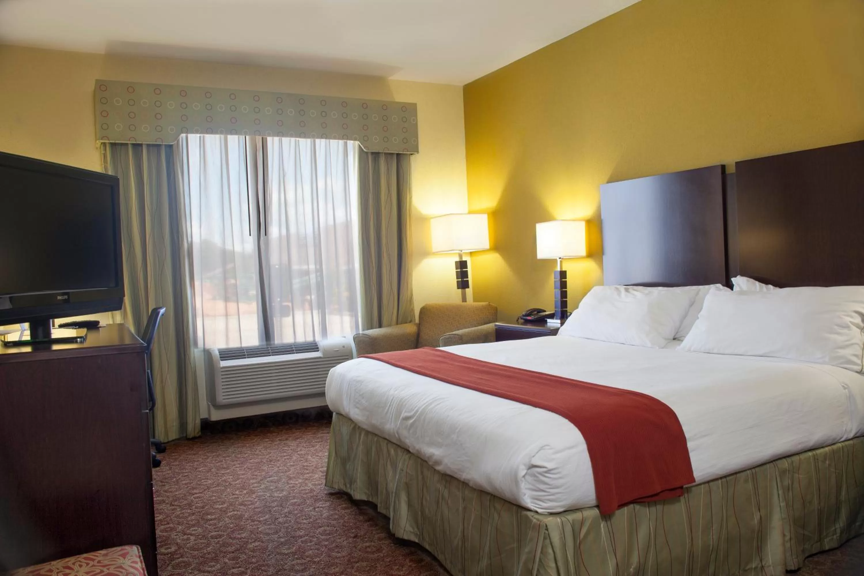Photo of the whole room, Bed in Holiday Inn Express Hotel & Suites Waller by IHG