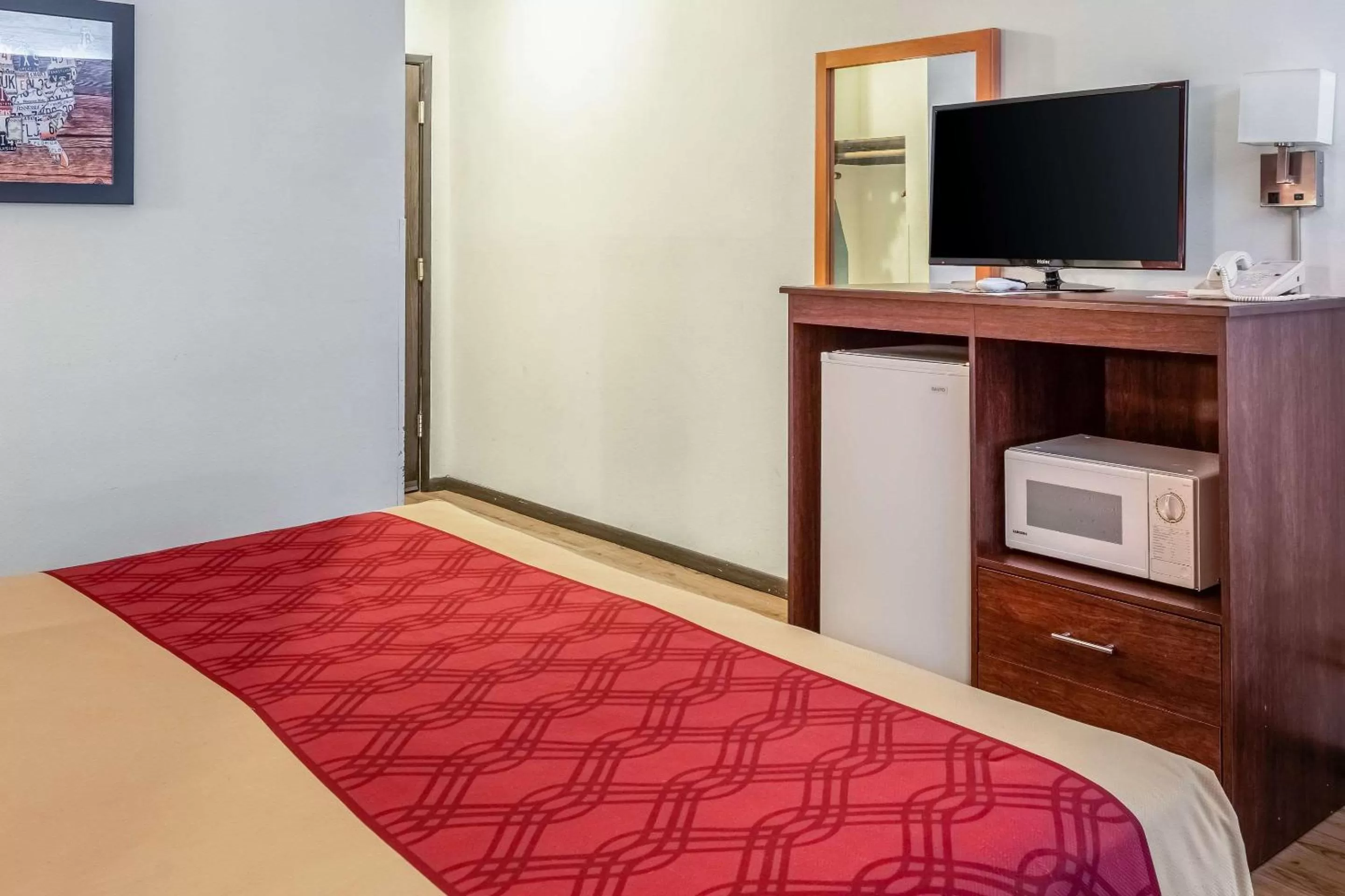 Photo of the whole room in High Desert Inn