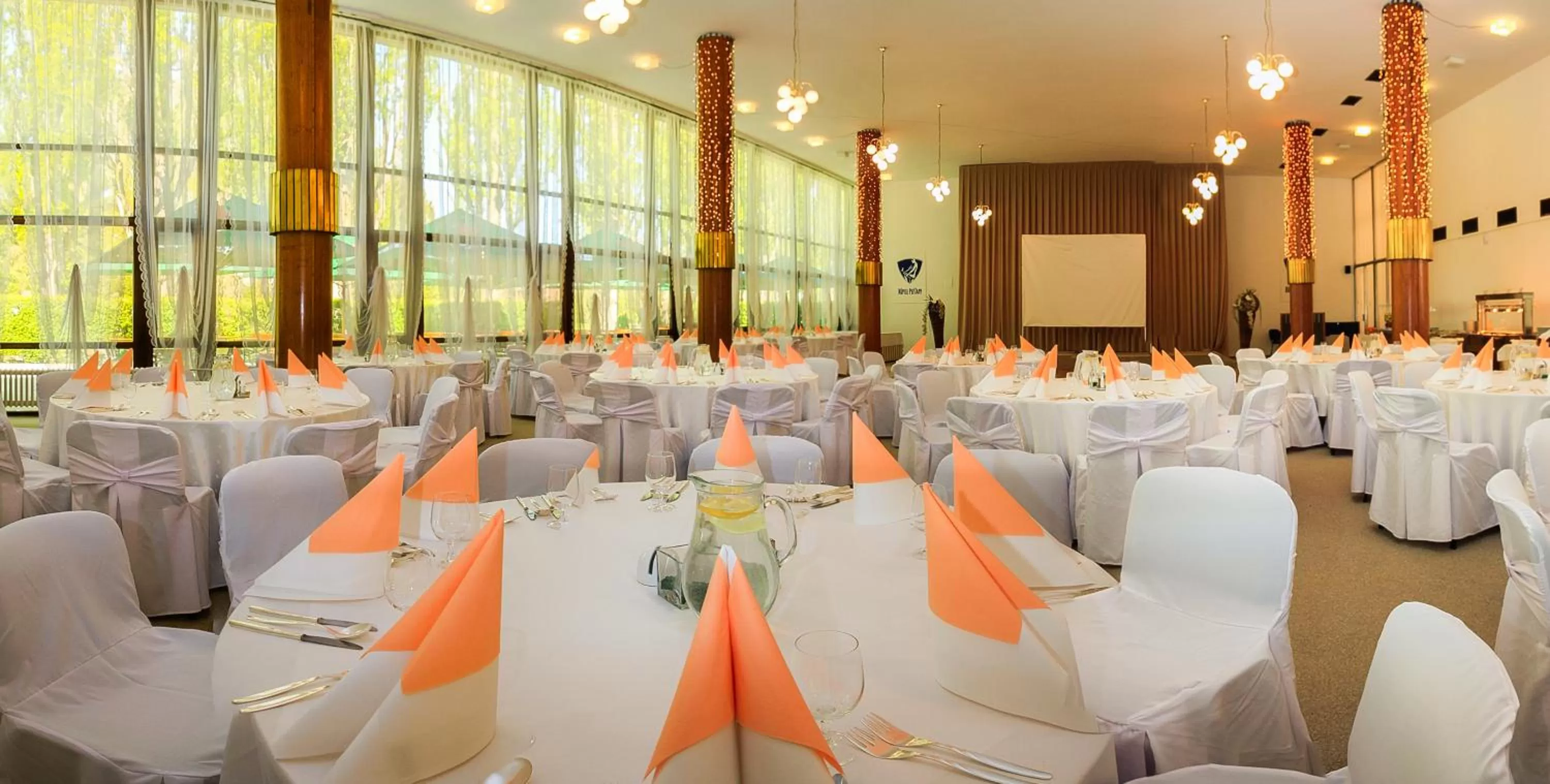 Restaurant/places to eat in Ensana Esplanade