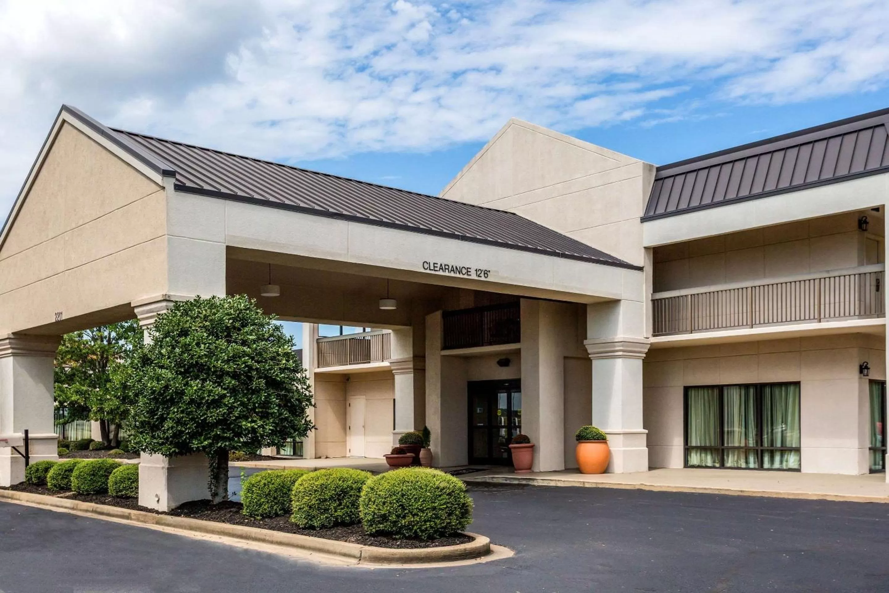 Property building in Quality Inn Union City US 51