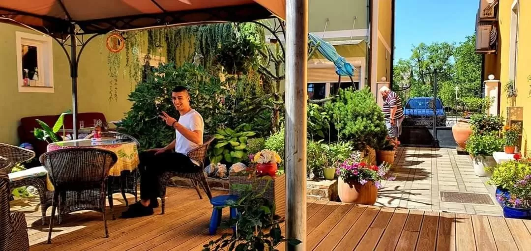 Balcony/Terrace, Restaurant/Places to Eat in Hostel Sonce