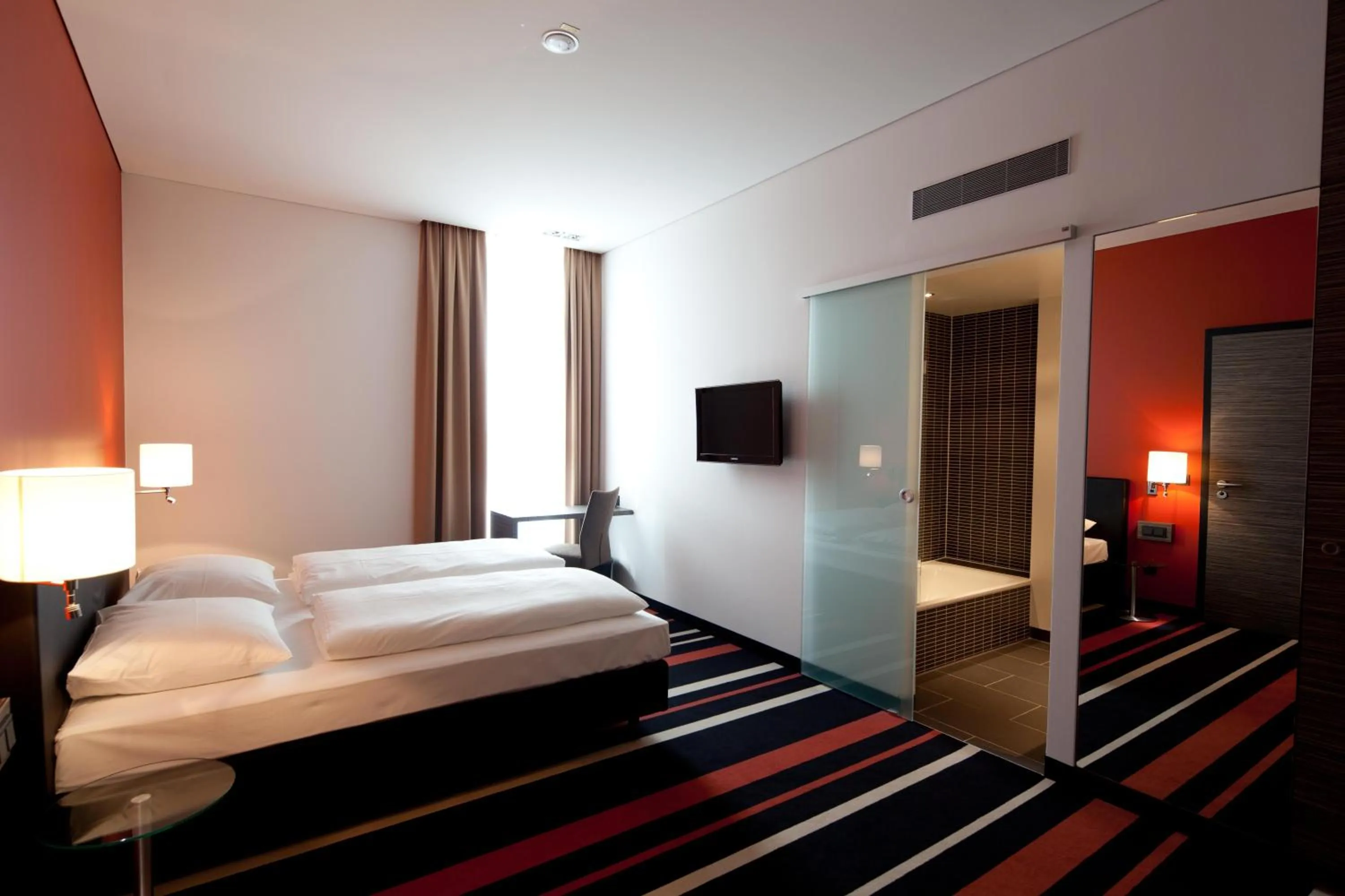 Photo of the whole room, Bed in enso Hotel