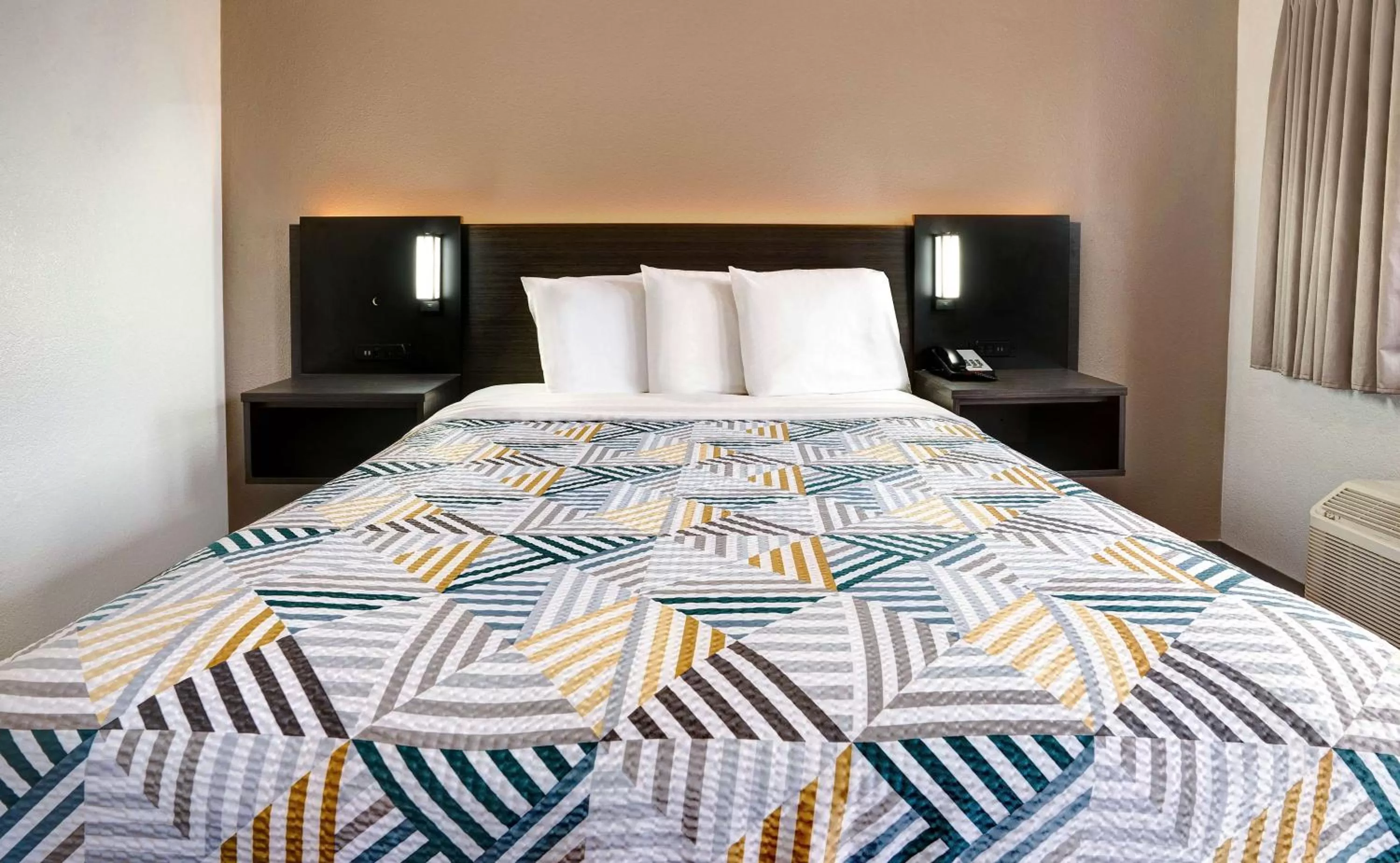 Bedroom, Bed in Motel 6-Rancho Cordova, CA - Rancho Cordova East