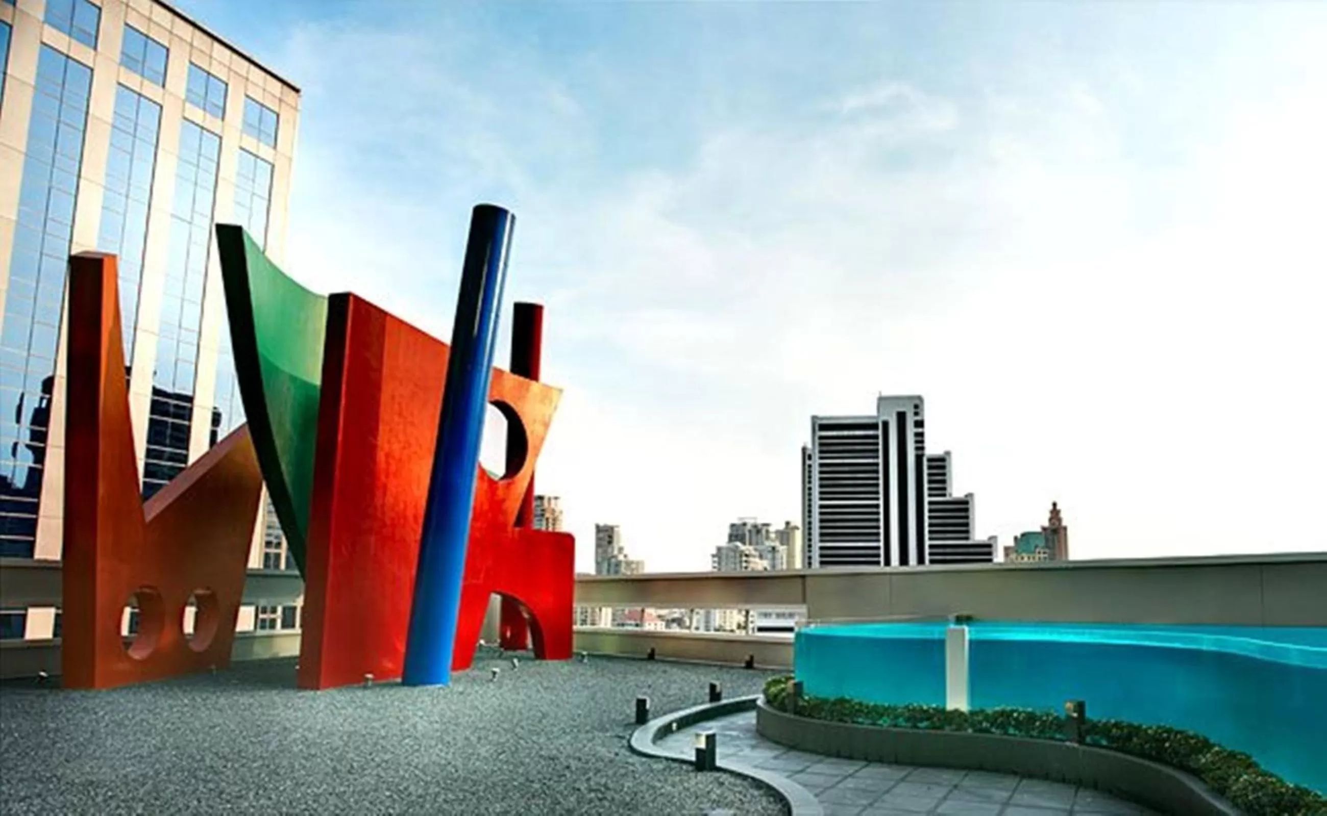 Swimming pool in S31 Sukhumvit Hotel