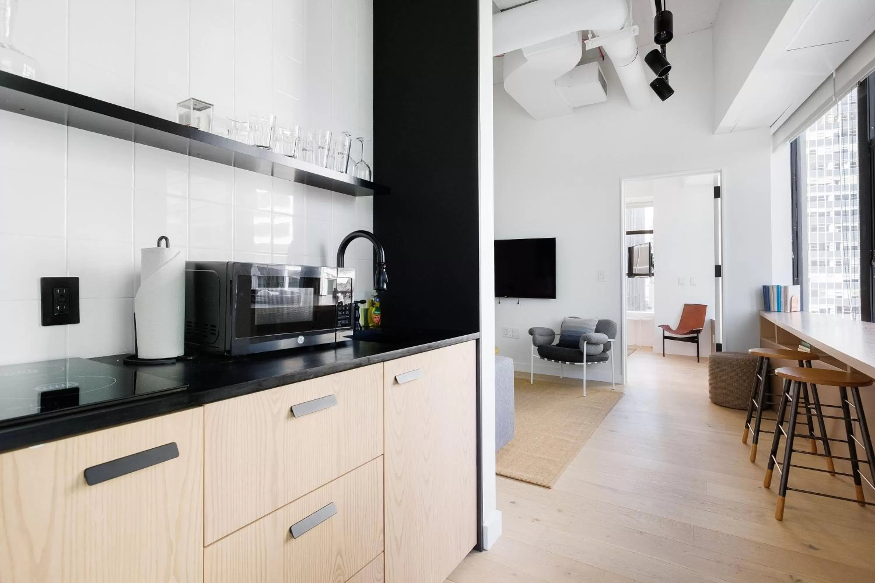 TV and multimedia in Placemakr Wall Street