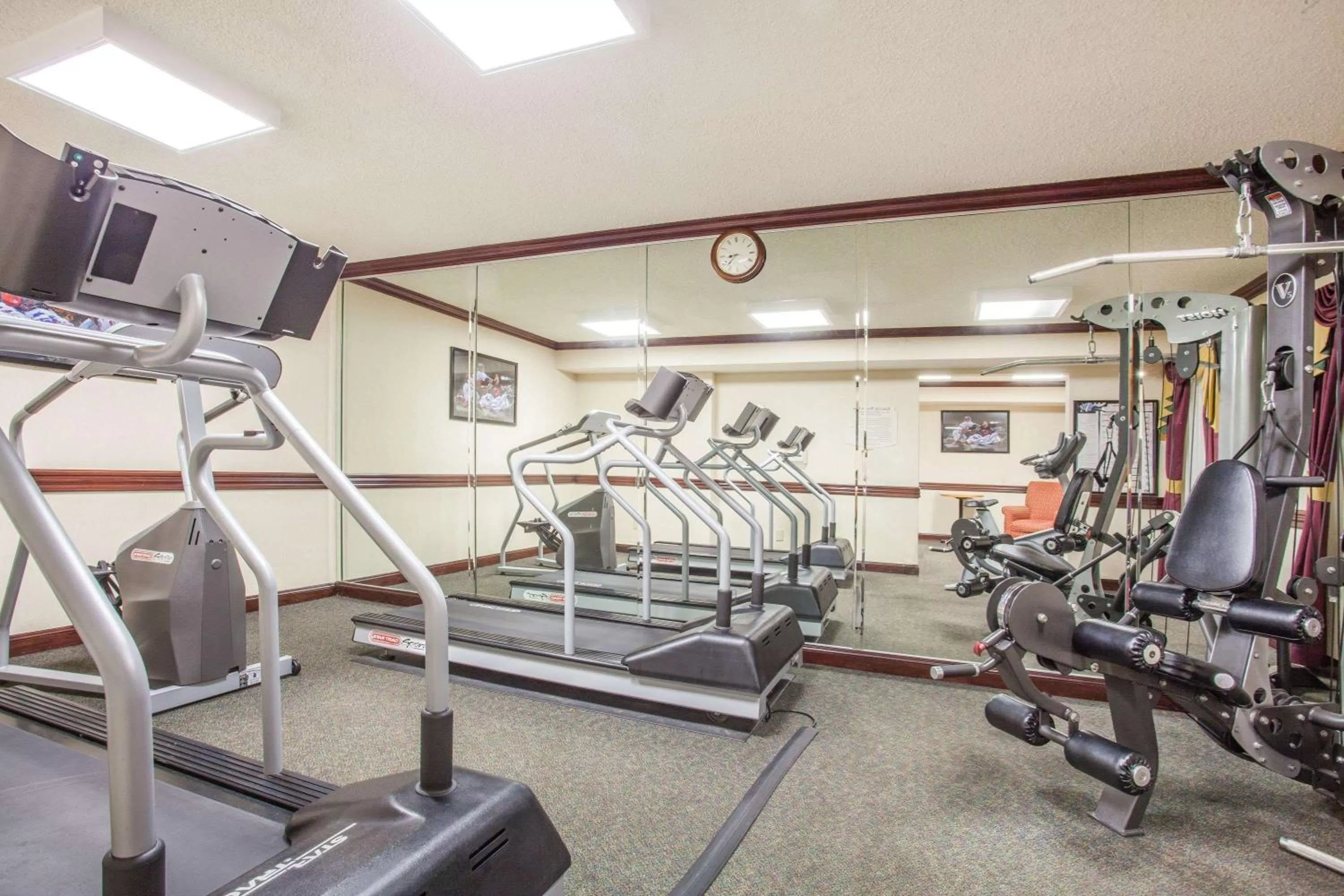 Fitness centre/facilities in Baymont by Wyndham Madison Heights Detroit Area