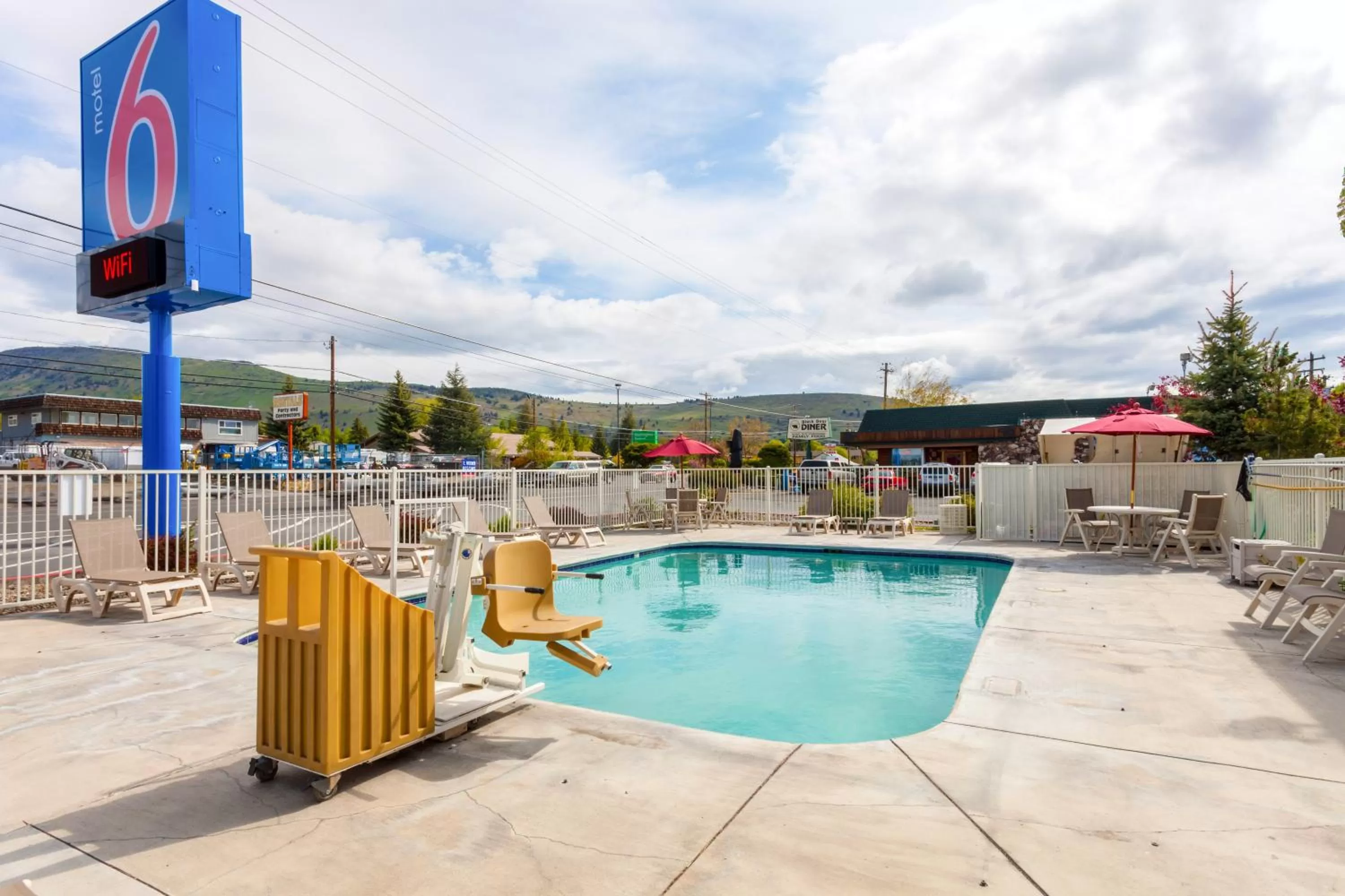 Swimming pool in Motel 6-Klamath Falls, OR