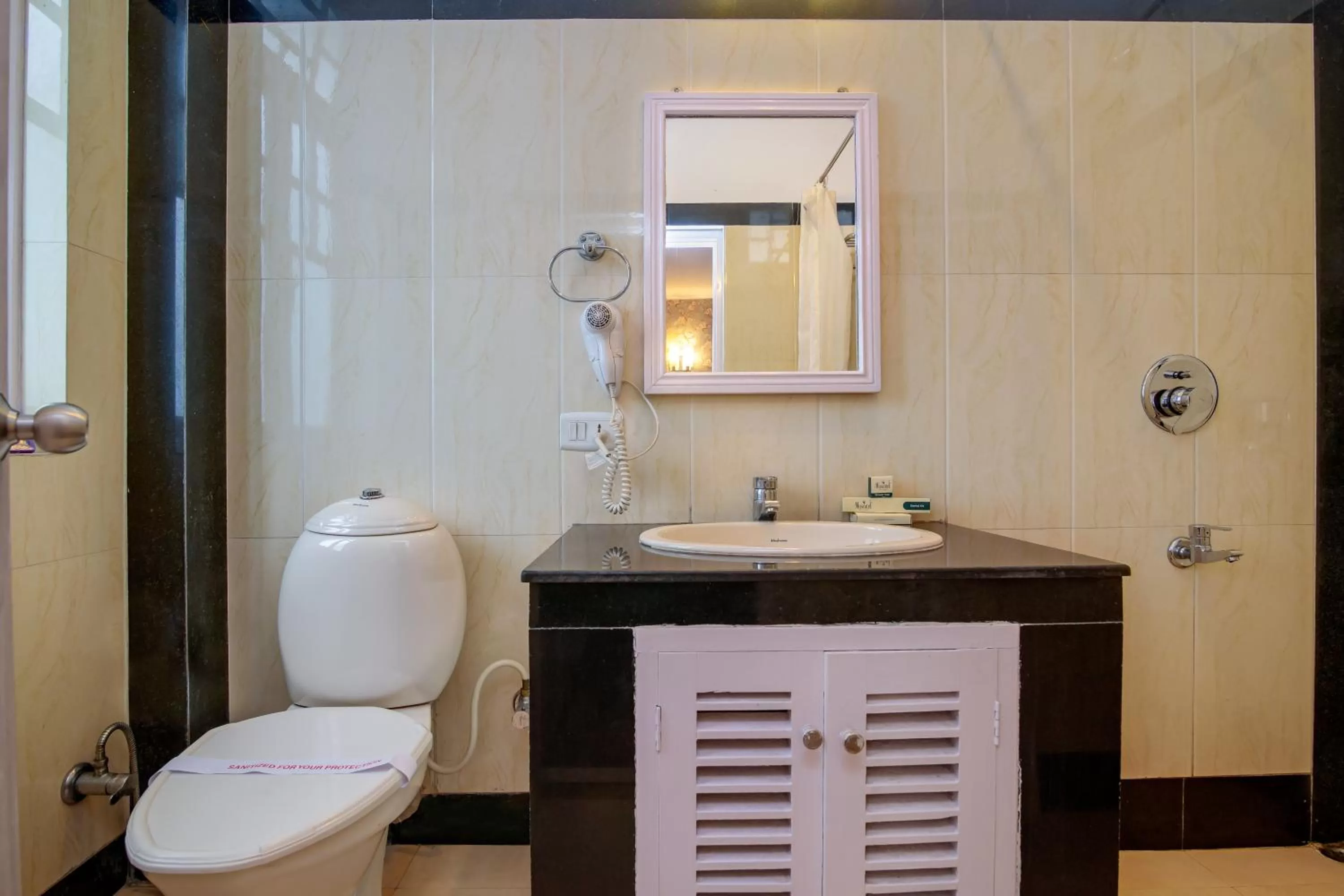 Bathroom in Muscatel Spring Burn - 100 Mts from Mall Road
