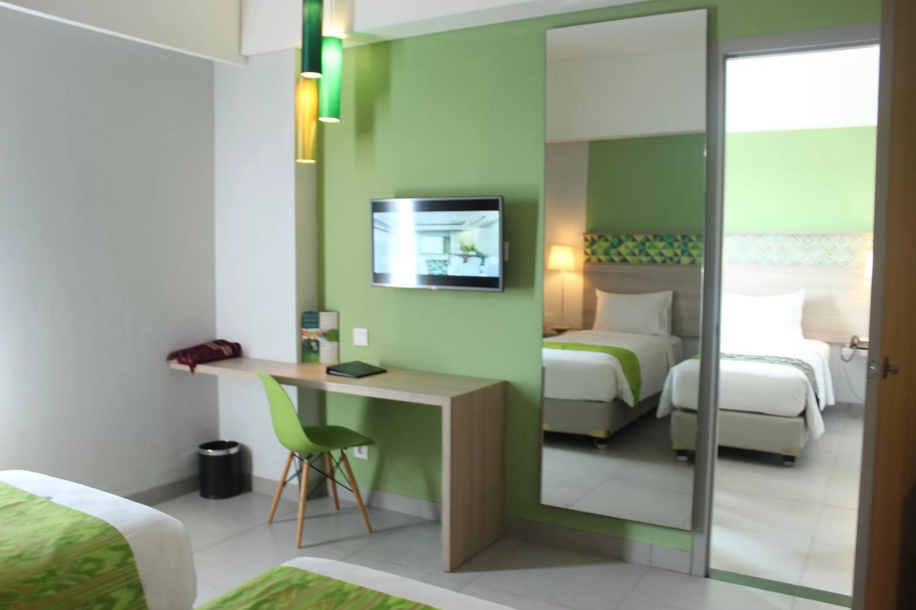 TV and multimedia, Bed in KHAS Makassar Hotel