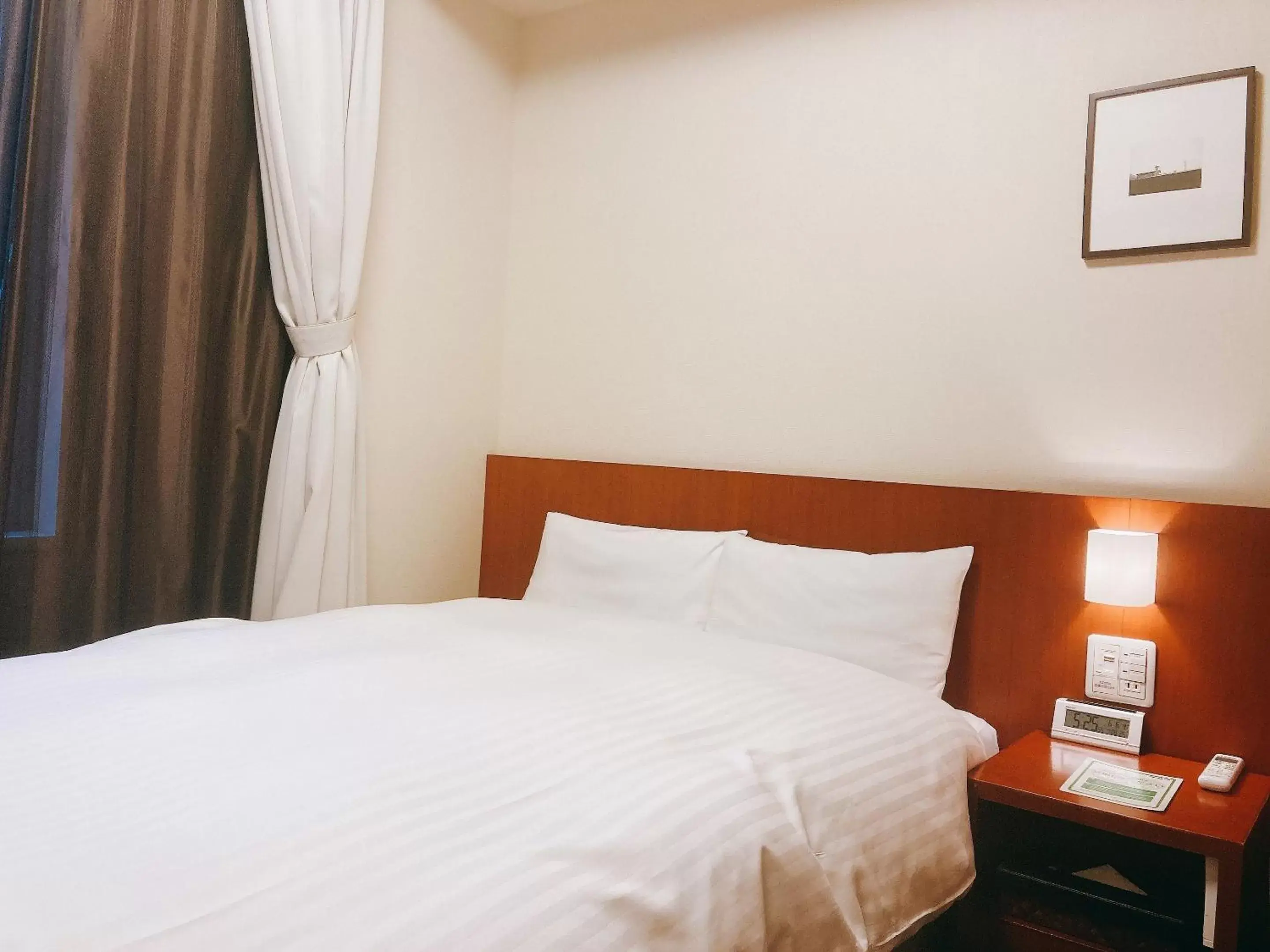 Double Room with Small Double Bed - Eco Plan (No Daily Cleaning) - Non-Smoking in Dormy Inn Kanazawa Natural Hot Spring Double Room with Small Double Bed - Eco Plan (No Daily Cleaning) - Non-Smoking in Dormy Inn Kanazawa Natural Hot Spring