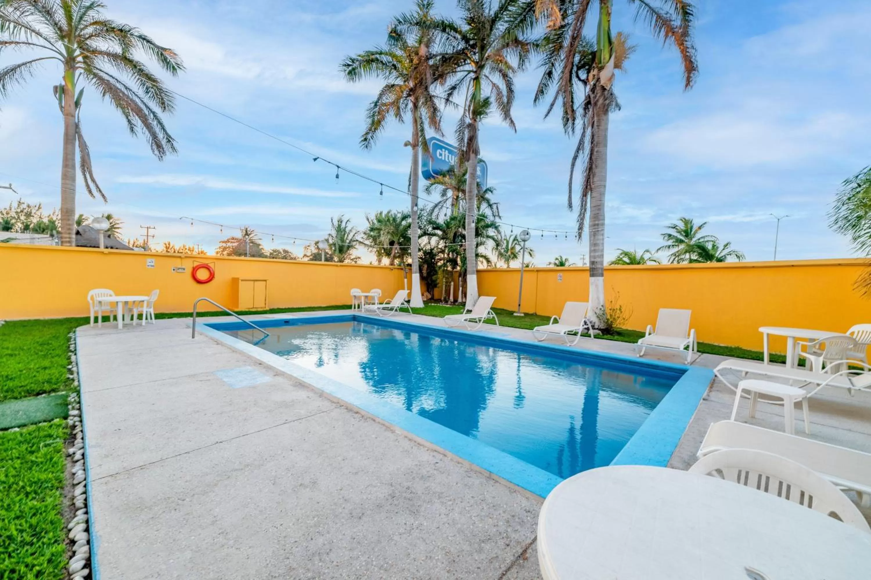 Swimming pool in City Express by Marriott Ciudad del Carmen